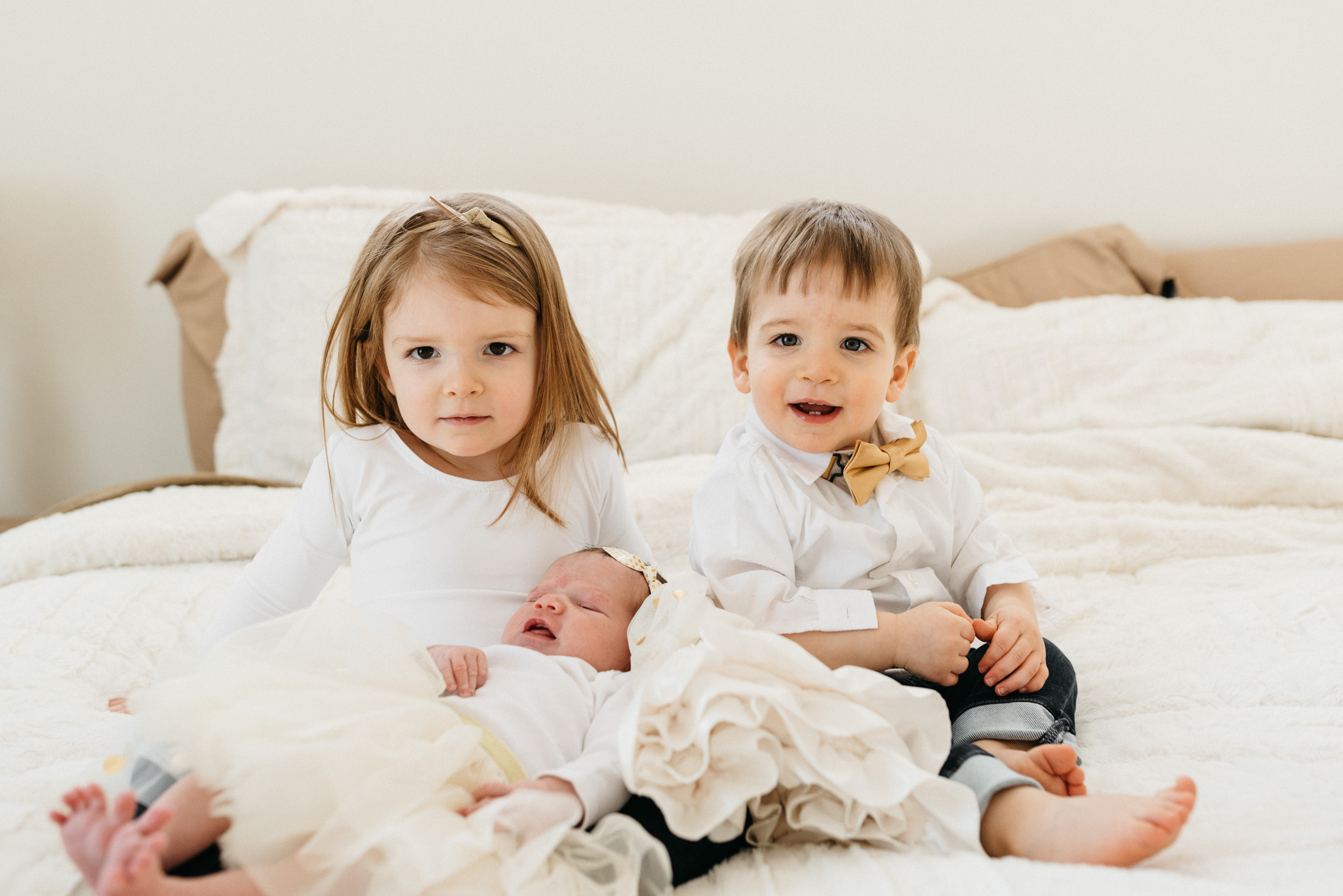 siblings-and-new-baby-sister-Columbus-Ohio-Photographer-Erika-Venci-Photography