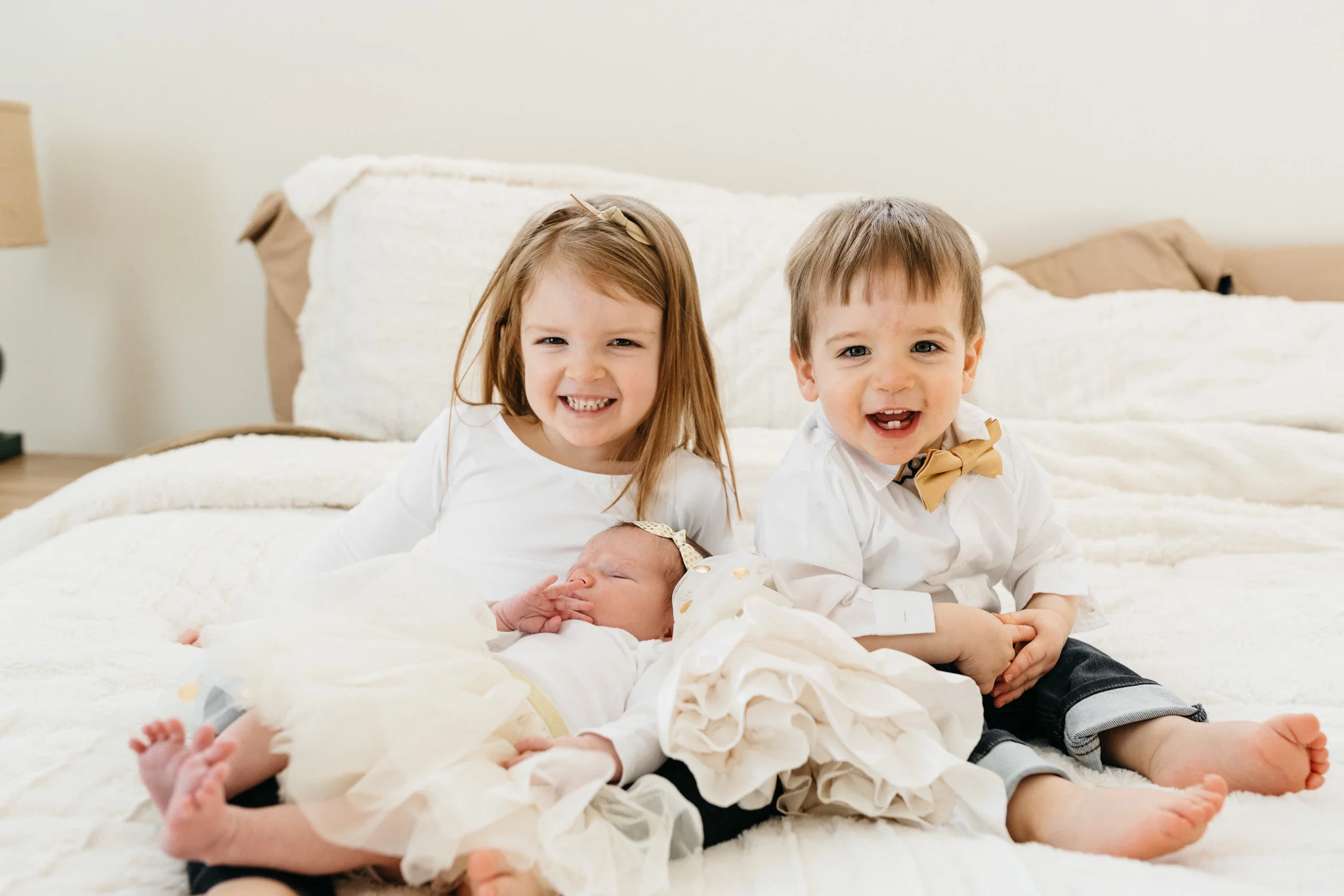 siblings-and-new-baby-sister-Columbus-Ohio-Photographer-Erika-Venci-Photography