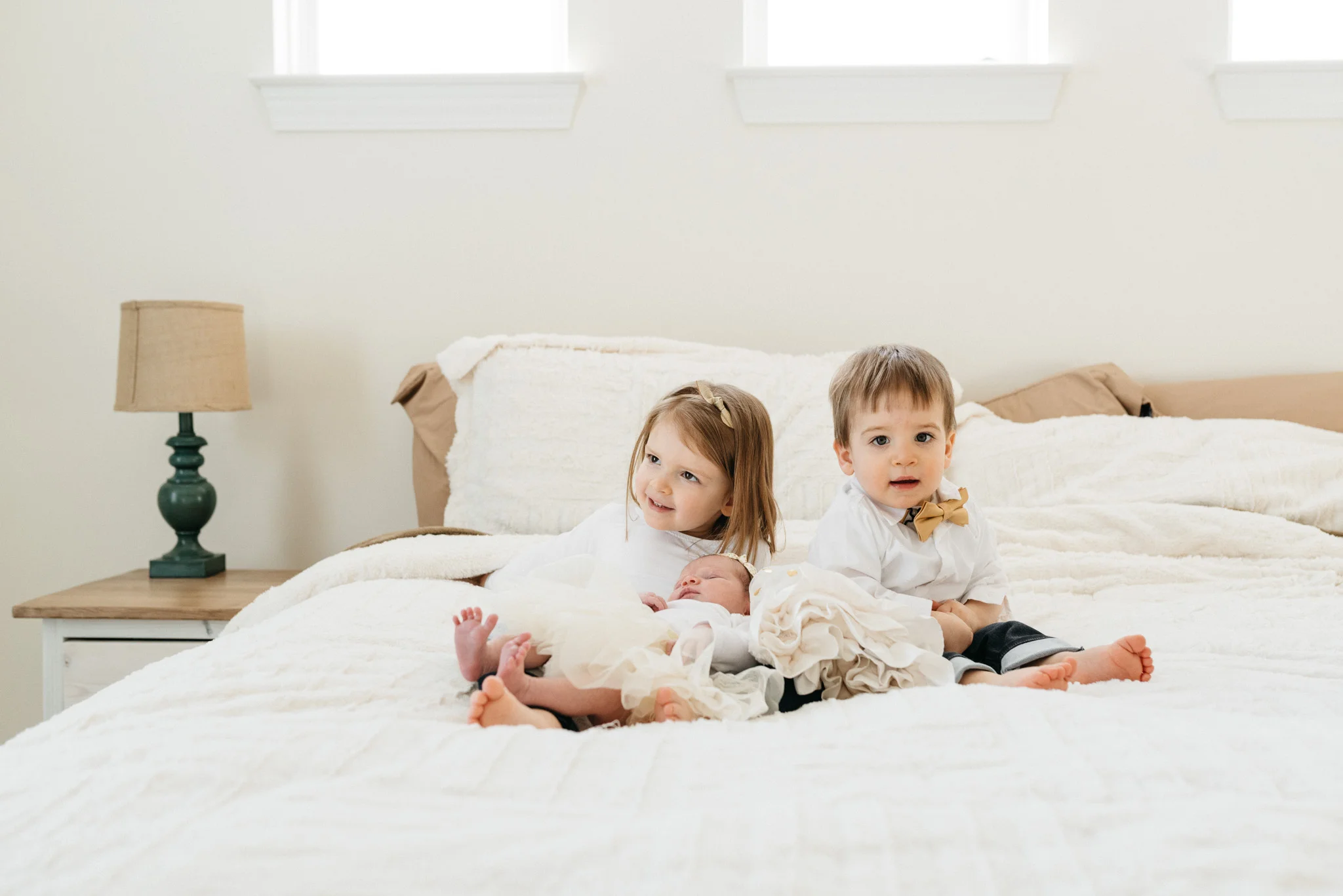 siblings-and-new-baby-sister-Columbus-Ohio-Photographer-Erika-Venci-Photography