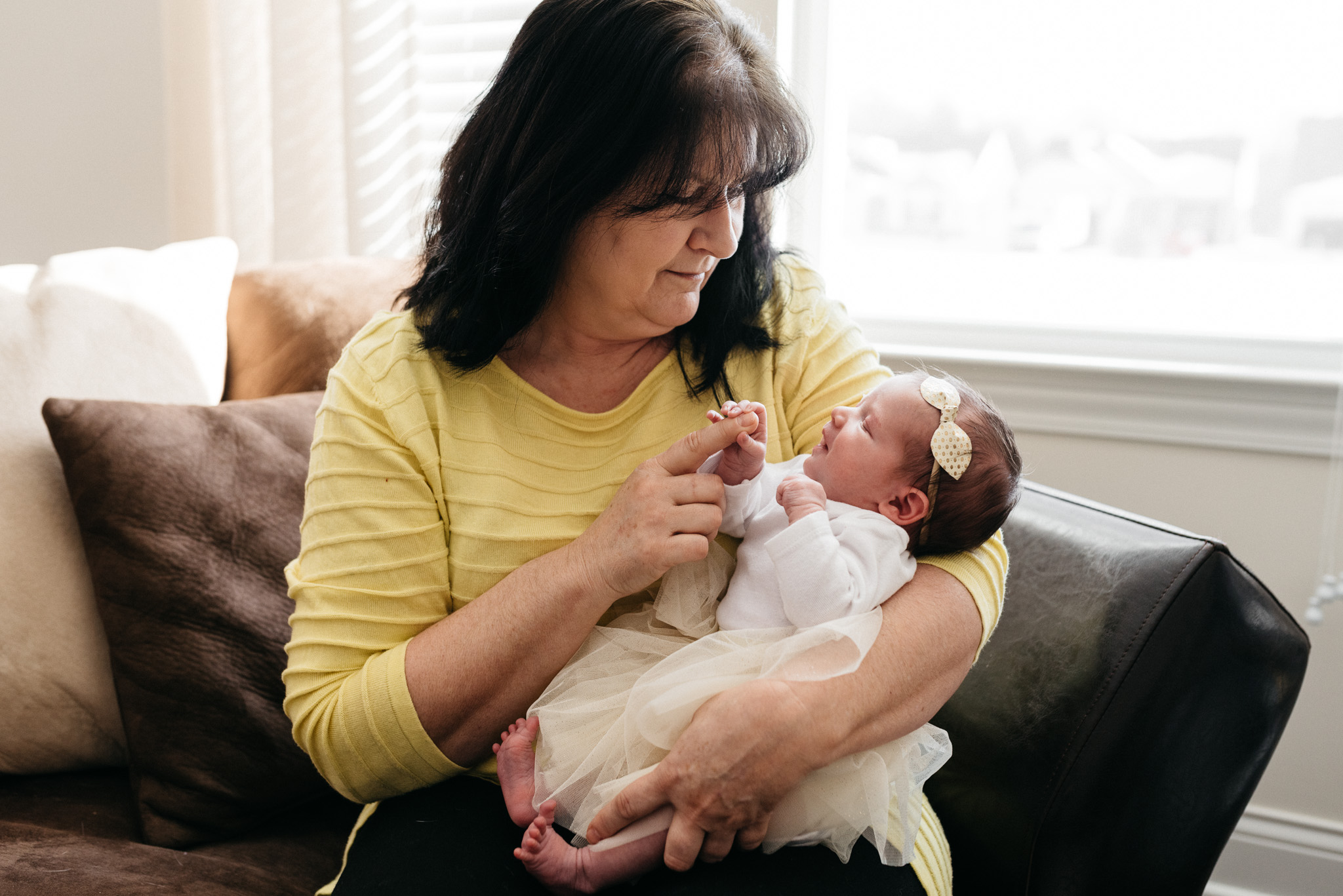 Grandma-with-newborn-grandaughter-Columbus-Ohio-Photographer-Erika-Venci-Photography