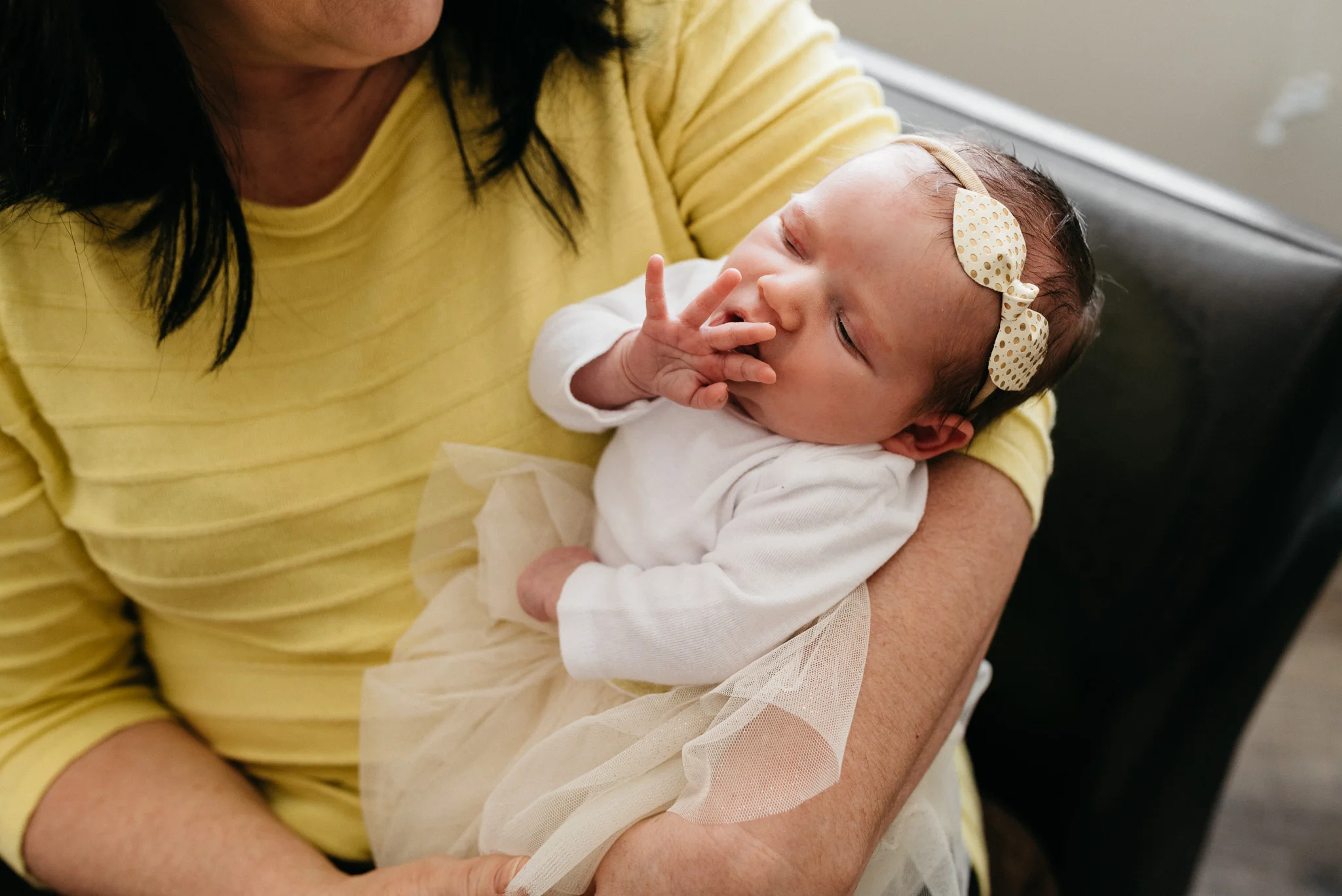 Grandma-with-newborn-grandaughter-Columbus-Ohio-Photographer-Erika-Venci-Photography
