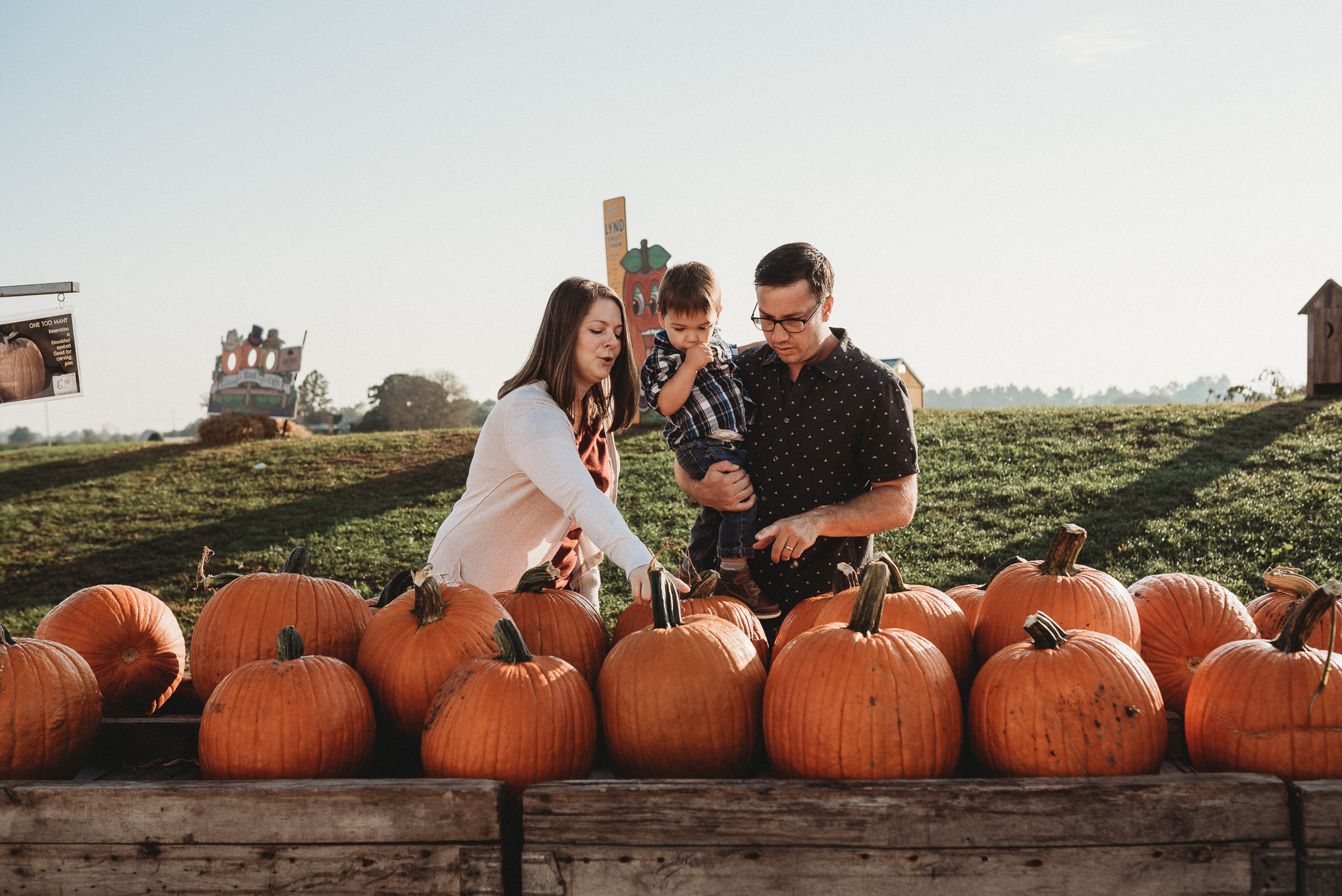 Lynd-Fruit-Farm-Pataskala-Ohio-Family-Photography