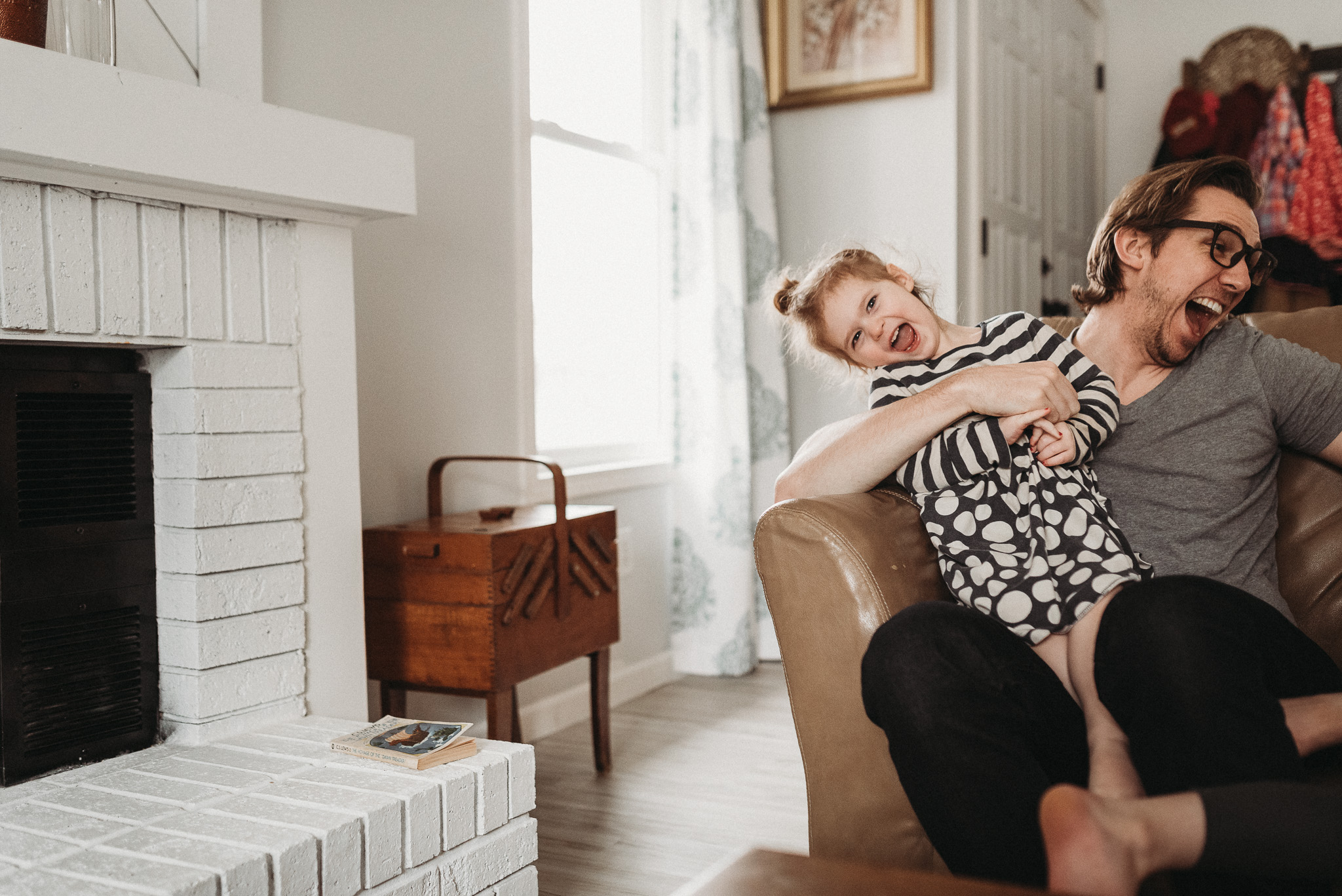 Family-In-Home-Lifestyle-Photographer-Columbus-Ohio