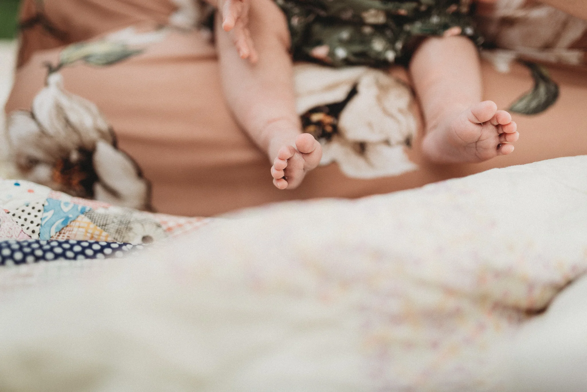 Outdoor-Lifestyle-Newborn-Photos-Inniswood-Botanical-Garden