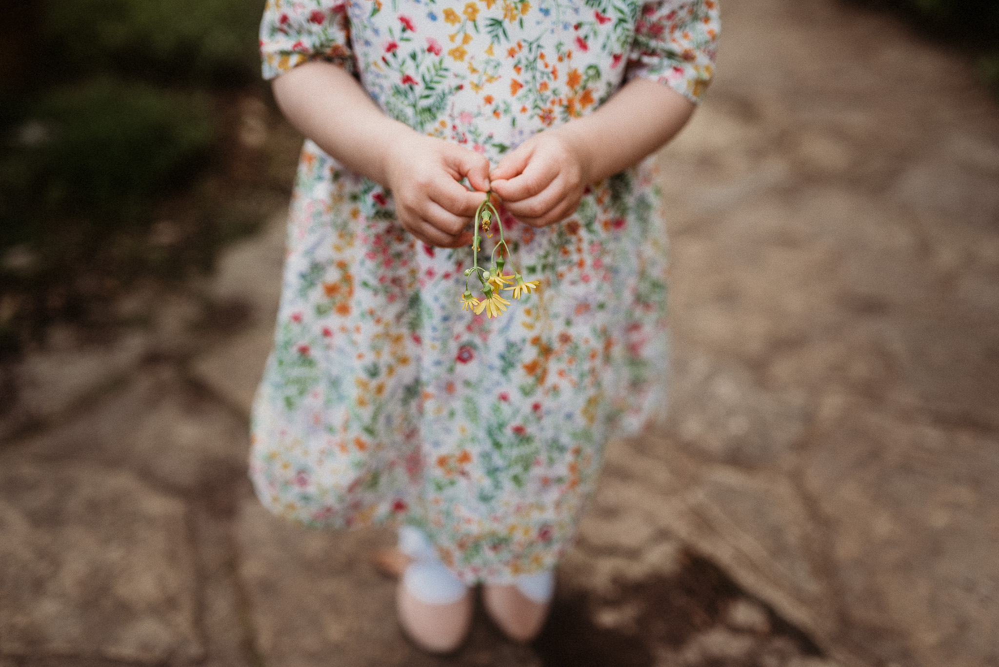 Outdoor-Lifestyle-Newborn-Photos-Inniswood-Botanical-Garden