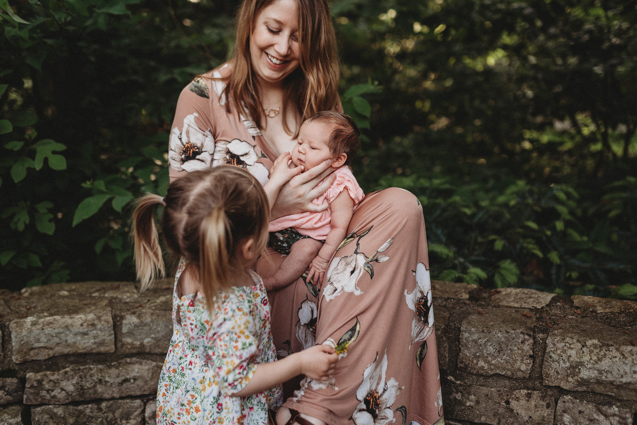 Outdoor-Lifestyle-Newborn-Photos-Inniswood-Botanical-Garden