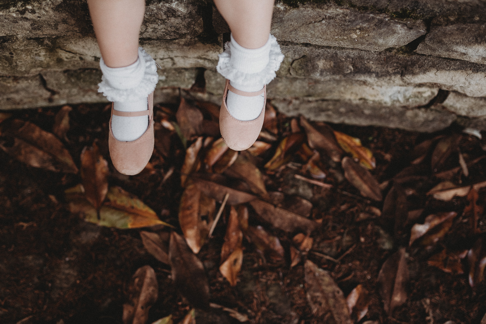 Outdoor-Lifestyle-Newborn-Photos-Inniswood-Botanical-Garden