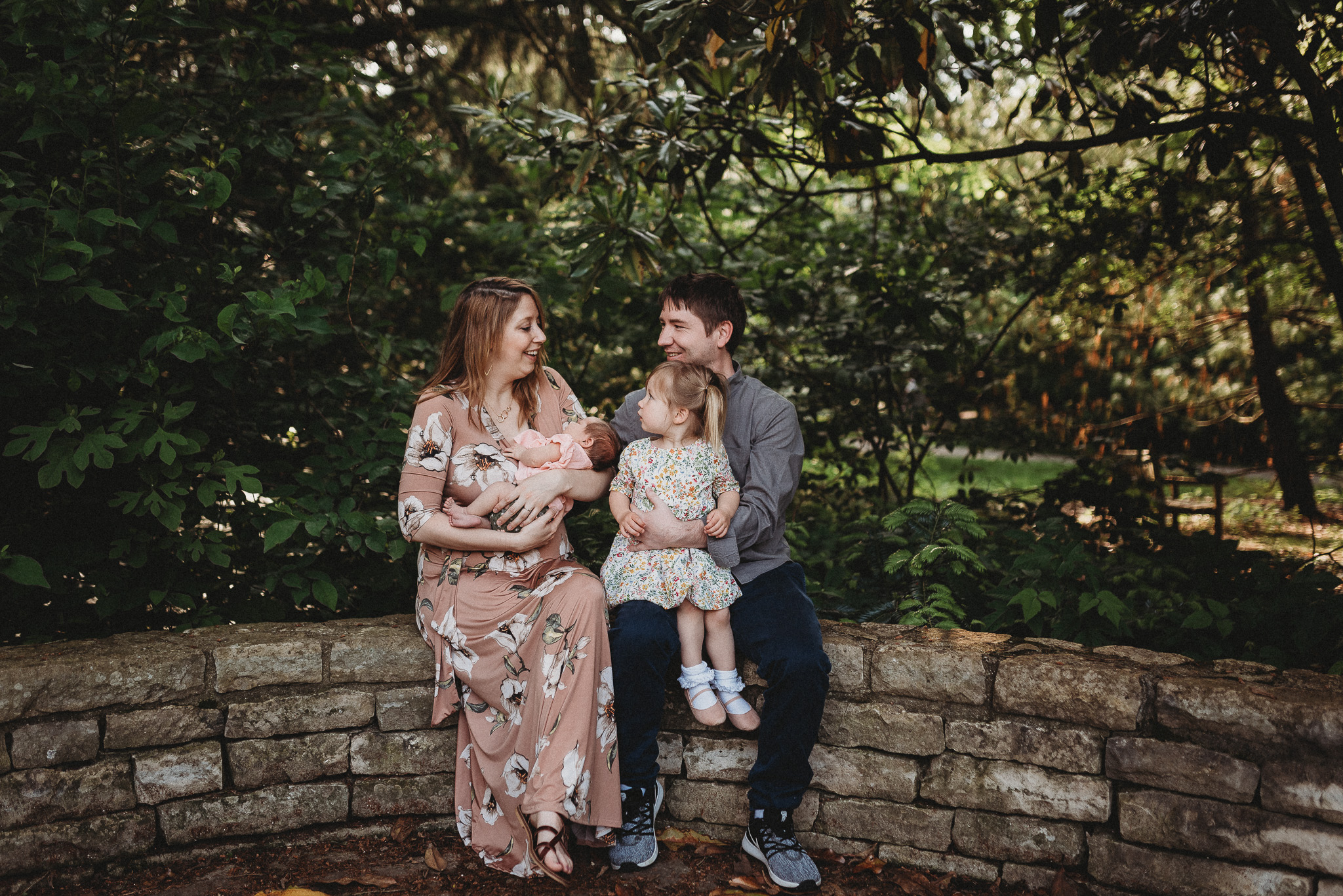 Outdoor-Lifestyle-Newborn-Photos-Inniswood-Botanical-Garden