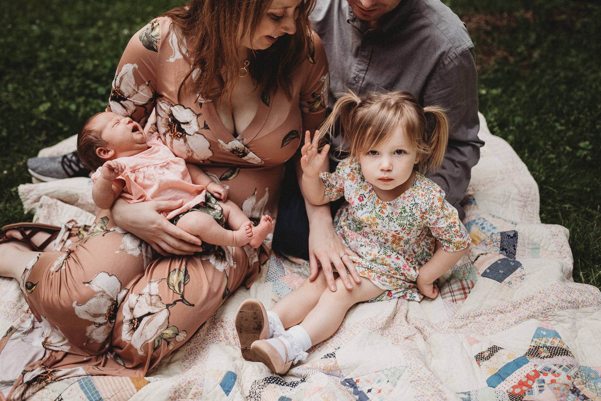 Outdoor-Lifestyle-Newborn-Photos-Inniswood-Botanical-Garden