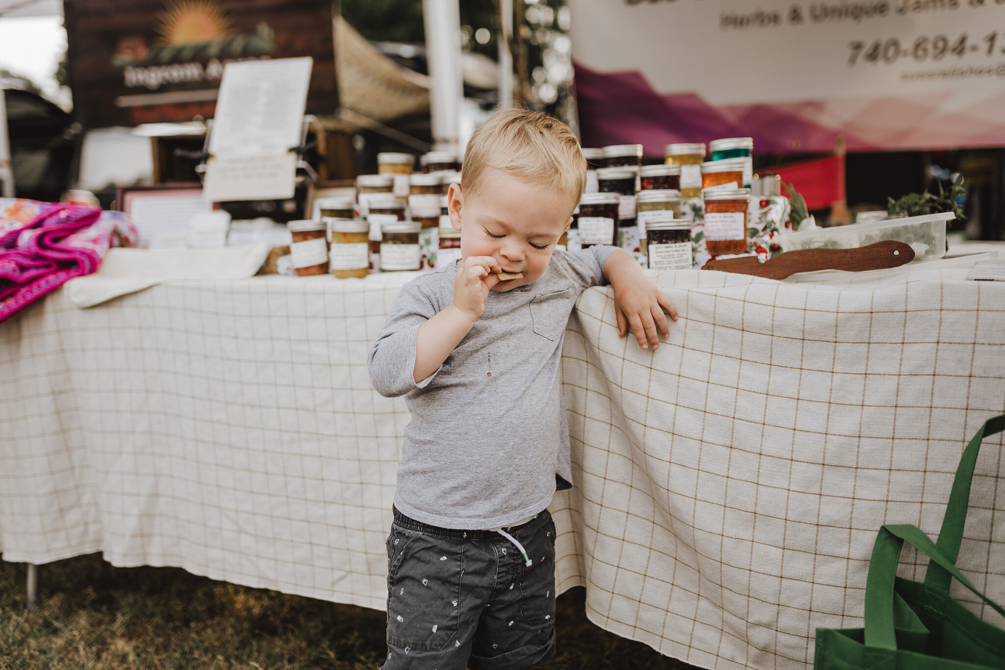 Gahanna-Ohio-Farmers-Market-Family-Photos-Erika-Venci-PhotographyGahanna-Ohio-Farmers-Market-Family-Photos-Erika-Venci-Photography