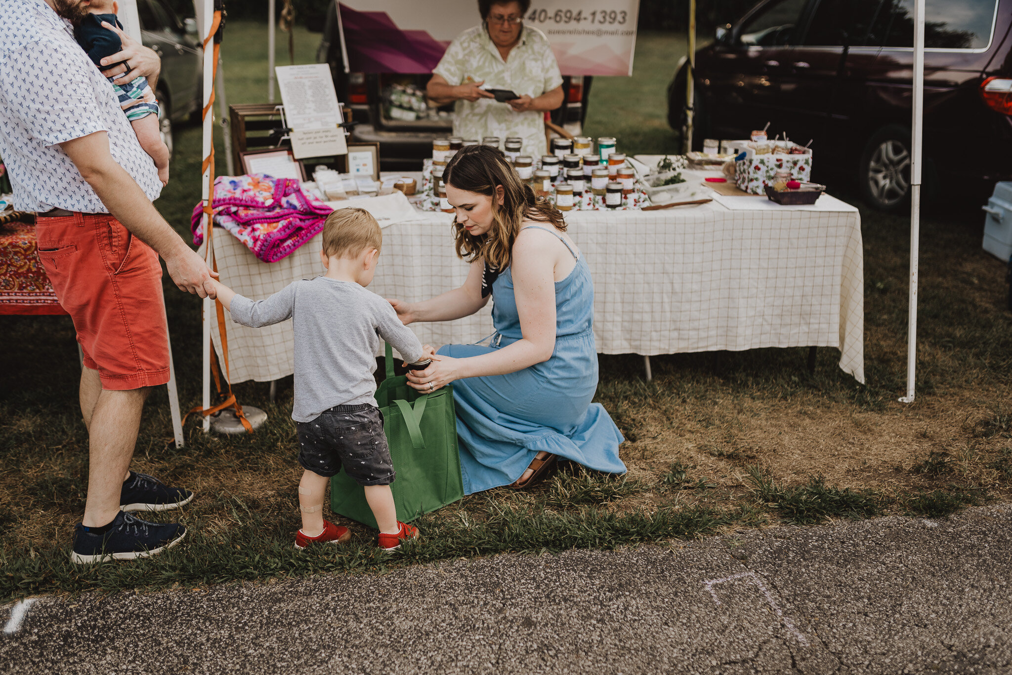 Gahanna-Ohio-Farmers-Market-Family-Photos-Erika-Venci-Photography