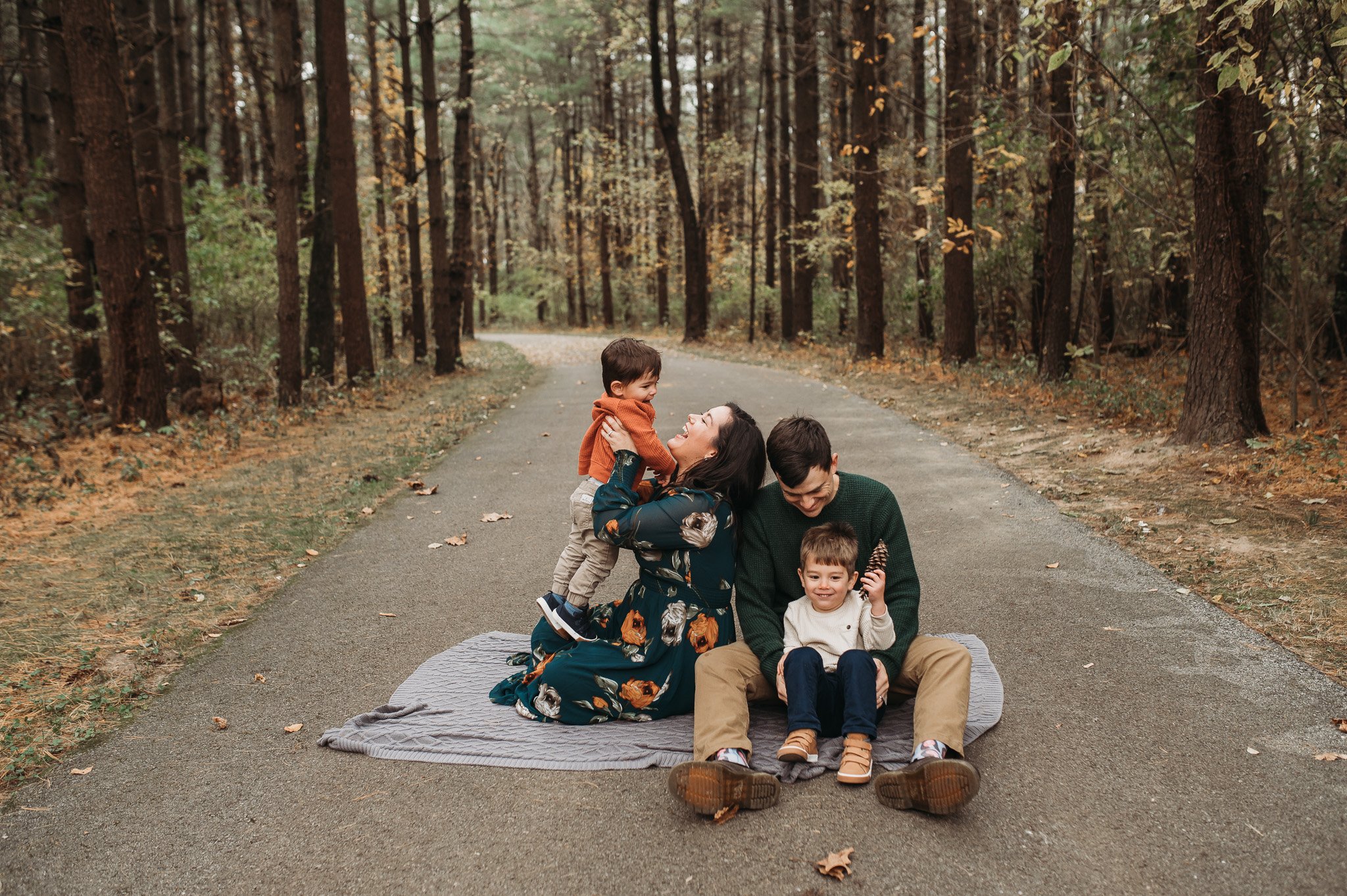 Fall-Family-Photos-Erika-Venci-Photography-Columbus-Ohio-Photographers