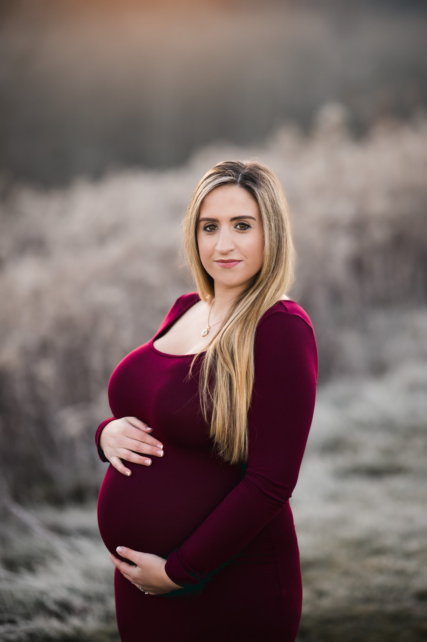 Embracing the Glow: A Breathtaking Maternity Photo Shoot at Sunrise on a  Frosty Winter Morning — Erika Venci Photography