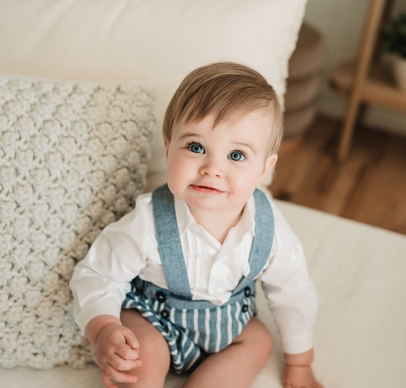 If you think this is cute, just wait until you see his cake smash pictures 🥹

#oneyearold #614moms #columbusohiophotographer #lewiscenterohio