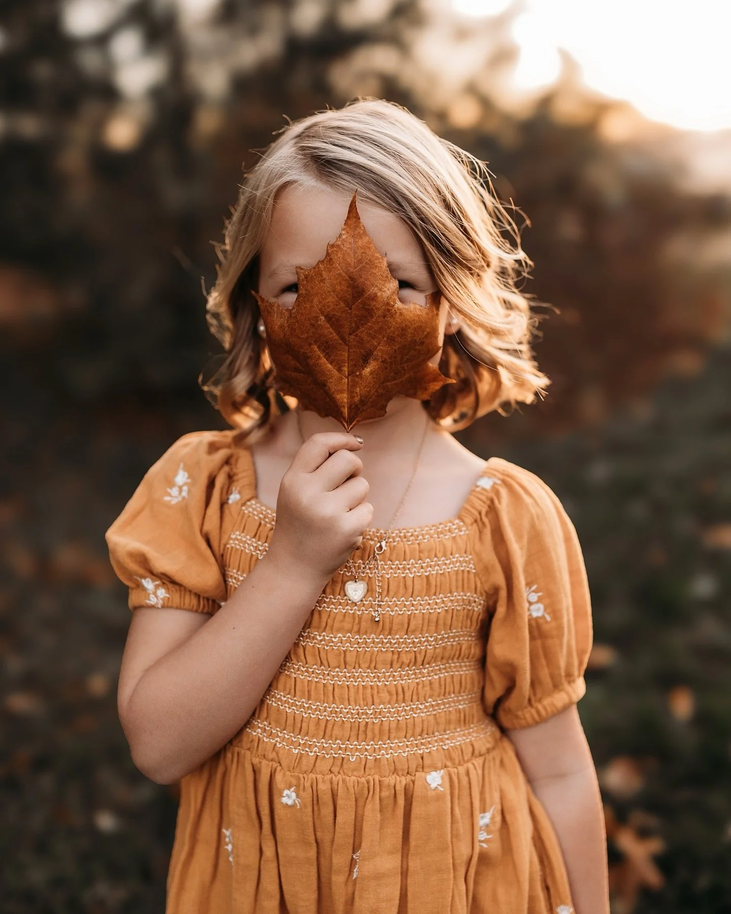 Fall is coming 🍁 

And I just have a few openings left for minis and full sessions! Comment &ldquo;More Info&rdquo; below and I will send you my booking link. 🧡

#fallfamilyphotos #columbusohmoms #columbusmoms #columbusohio #columbuslife #columbusp