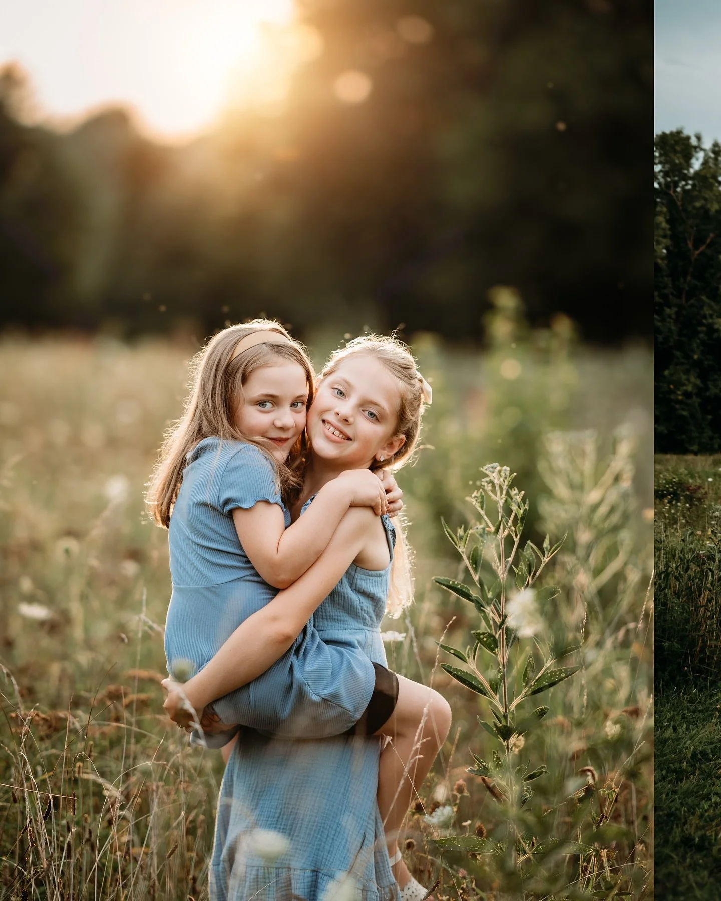 September has been full of beautiful sunsets. Don&rsquo;t tell anyone, but it is my favorite month for family sessions 🥰 Typically milder weather, the sun is starting to set earlier, and summer is blending into fall. 

#columbusohmomlife #columbusmo