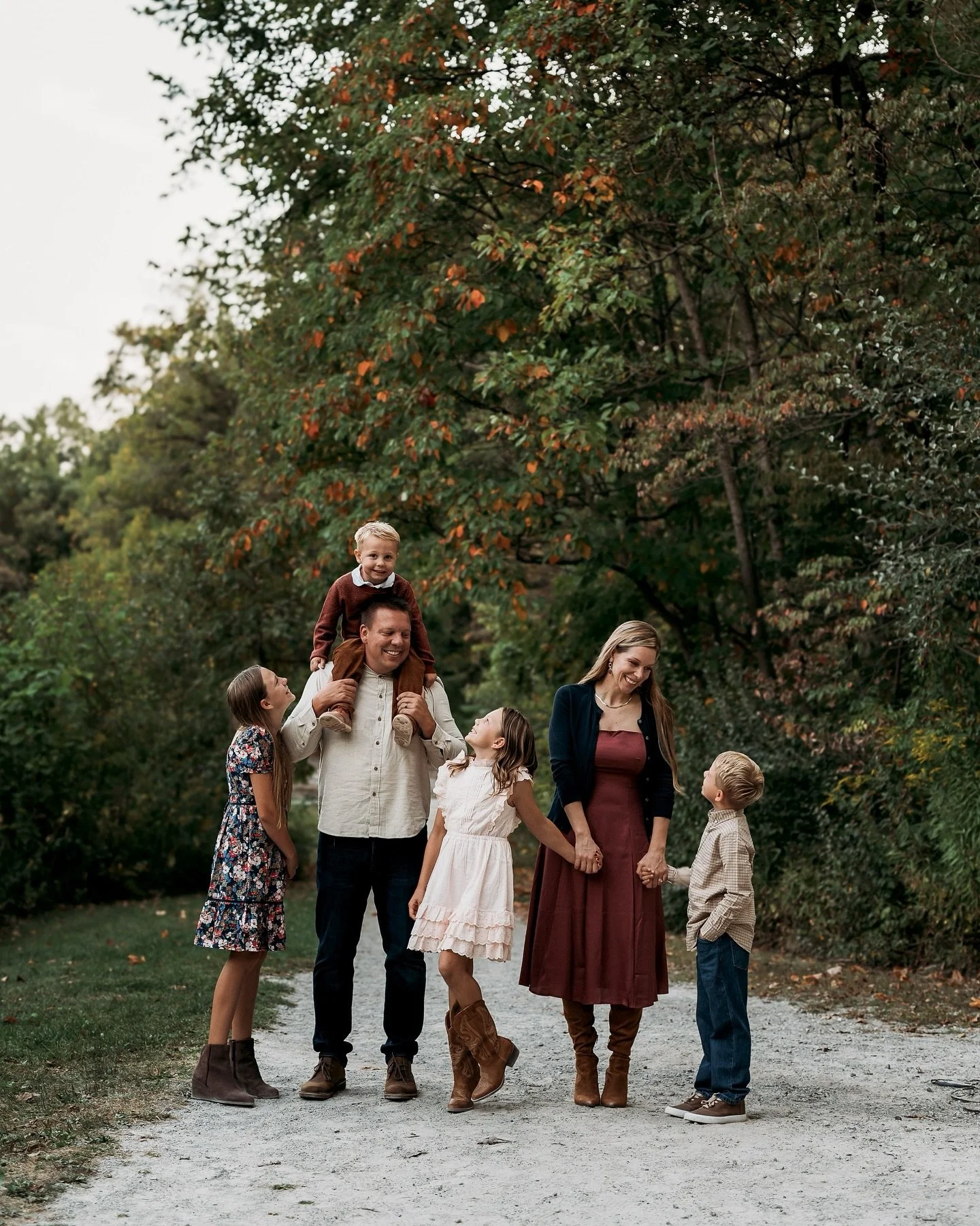I always love seeing this family 🧡

#columbusohmom #columbusmoms #columbusohio #columbuslife #columbusphotographer #columbusfamilyphotographer #lewiscenterohio #lewiscenterphotographer #ohiomoms #ohiofamilyphotographer #614mom #614moms #614familypho