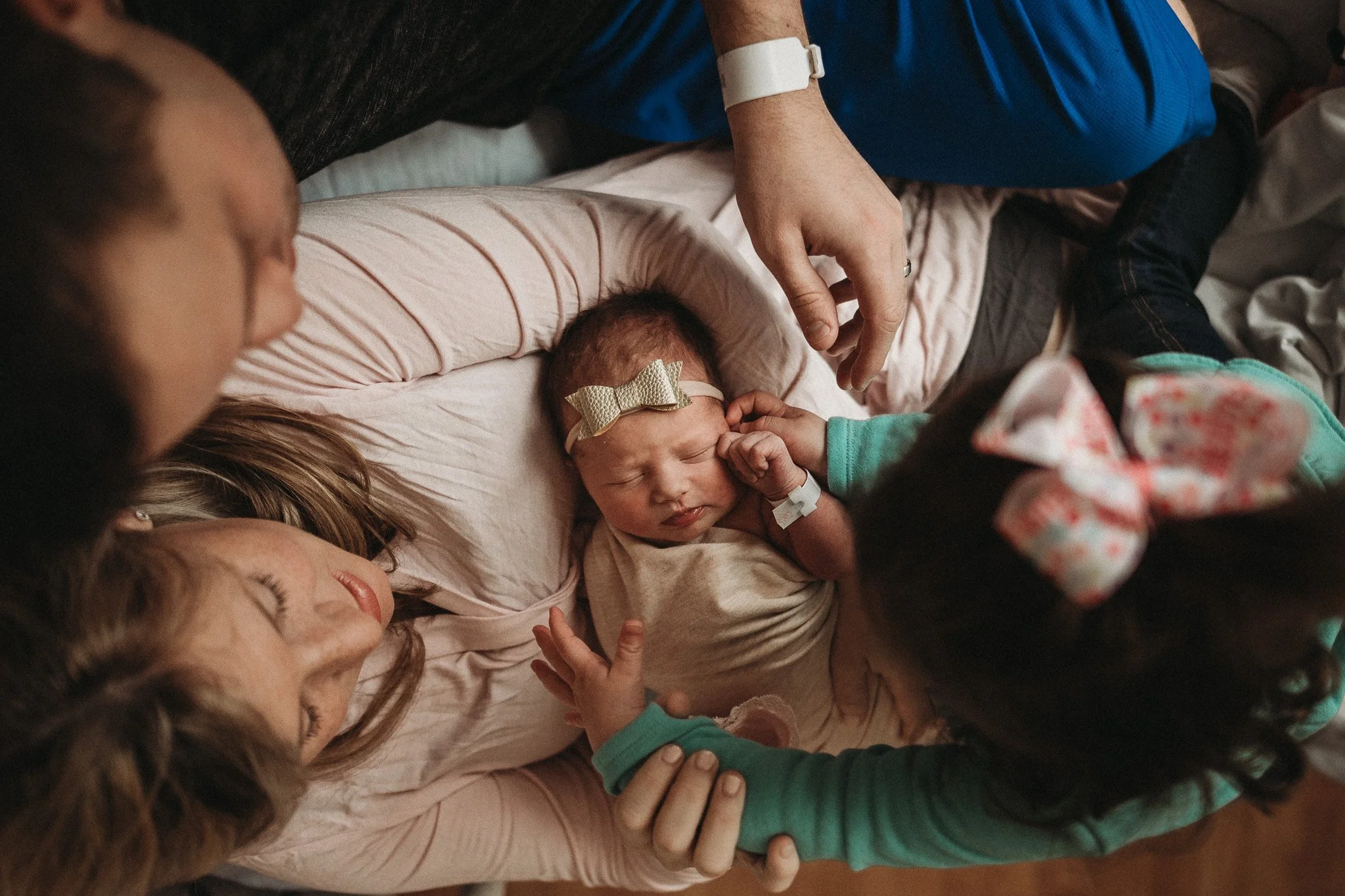 Family bonding moments captured during Fresh 48 session in Lewis Center