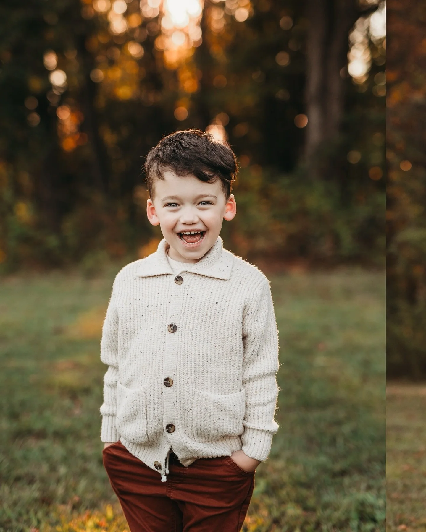 Just loved meeting this family for their fall mini session! This is my busiest week of the year and I am loving seeing everyone! 
๐ 
๐
๐ 
#columbusohmomlife #columbusmomcommunity #columbusmomblogger #columbusohfamilies #columbusohphotography #le