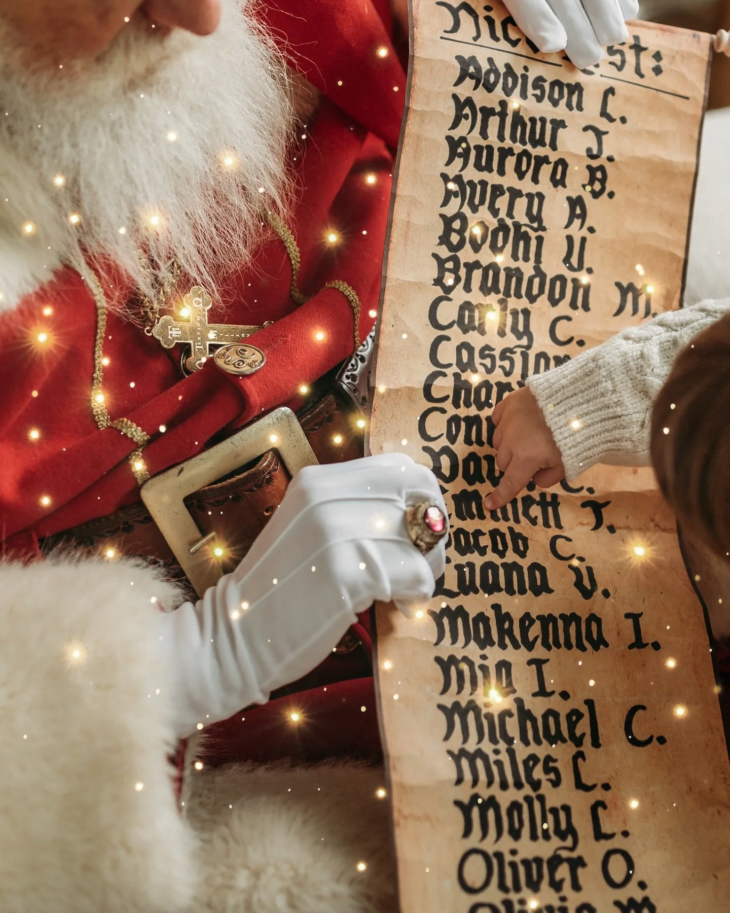 It was a magical weekend with Santa 🥰 I just love these sessions so much. The perfect way to kick off the holiday season! 

✨ 

#columbusohmomlife #columbusmomcommunity #columbusmomblogger #columbusohfamilies #columbusohphotography #lewiscenterlife 