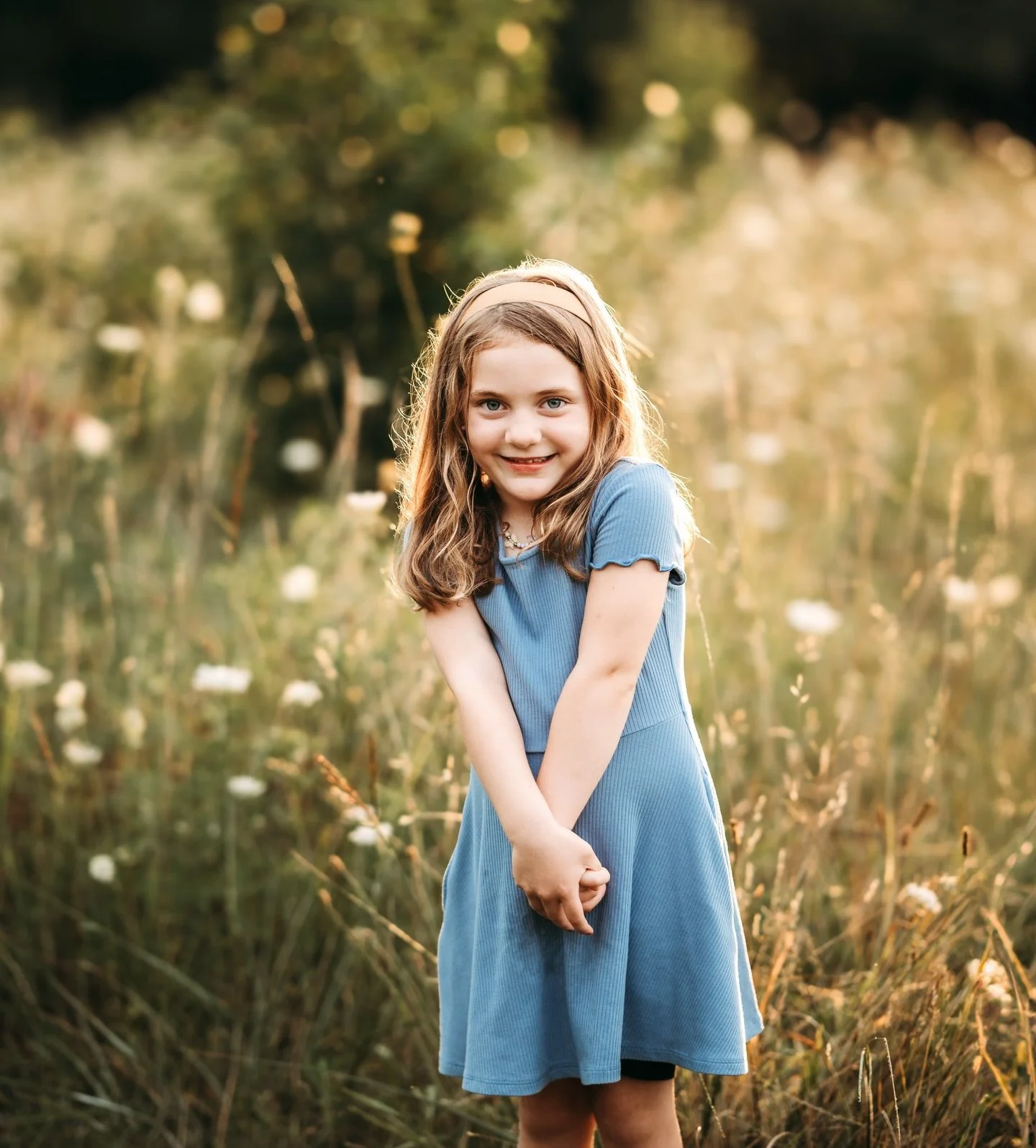 I don&rsquo;t know about you guys, but I am so happy for this warmer weather!

Outdoor Family Sessions for May-June are now available on my booking site! Link in bio 🌿

#columbusohiophotographer #614moms #lewiscenterohio #familyphotos