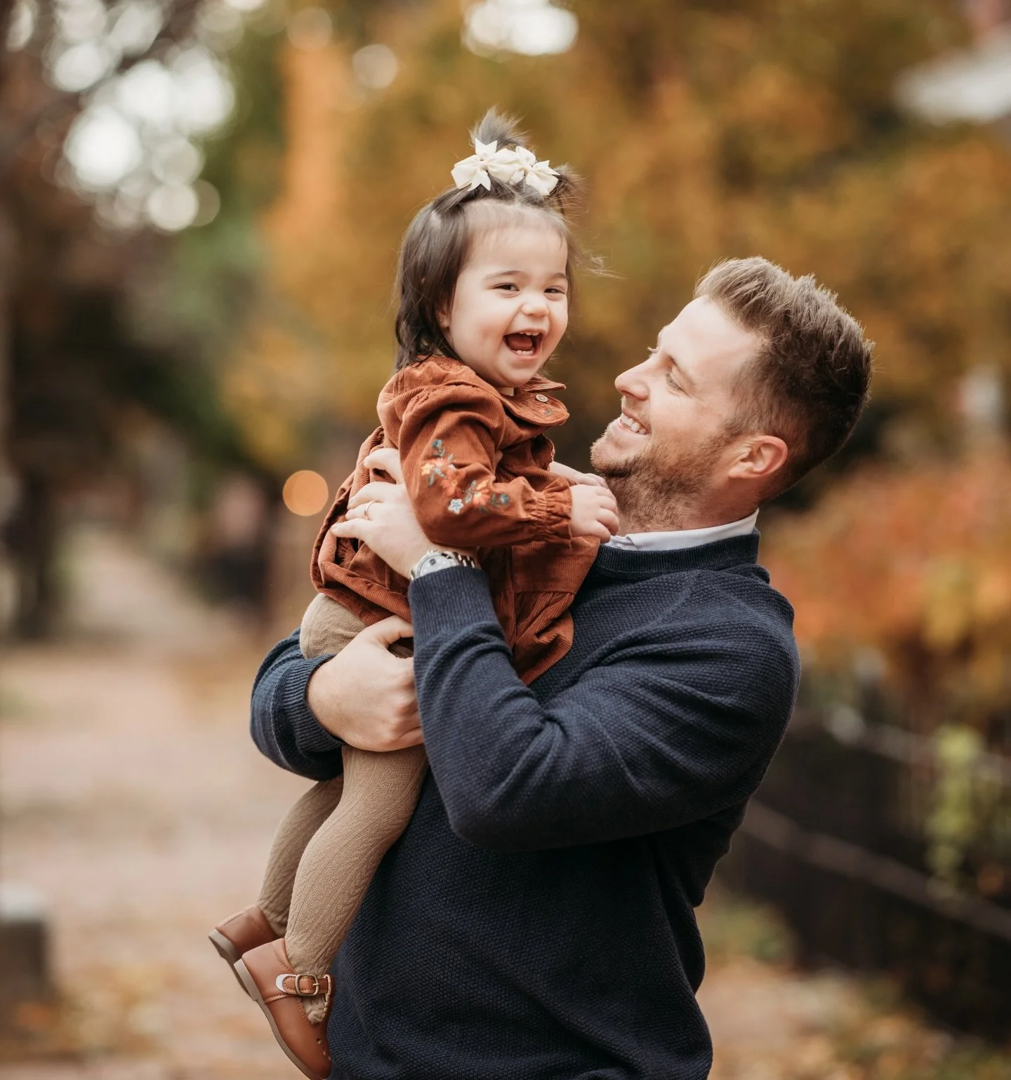 I know it&rsquo;s hard to think about fall when we are barely into spring, BUT fall is my busiest season of the year so I always open it up early. 

Book now to get your preferred date/time ➡️ link in stories and bio 📸 

#lewiscenterohio #fallfamily