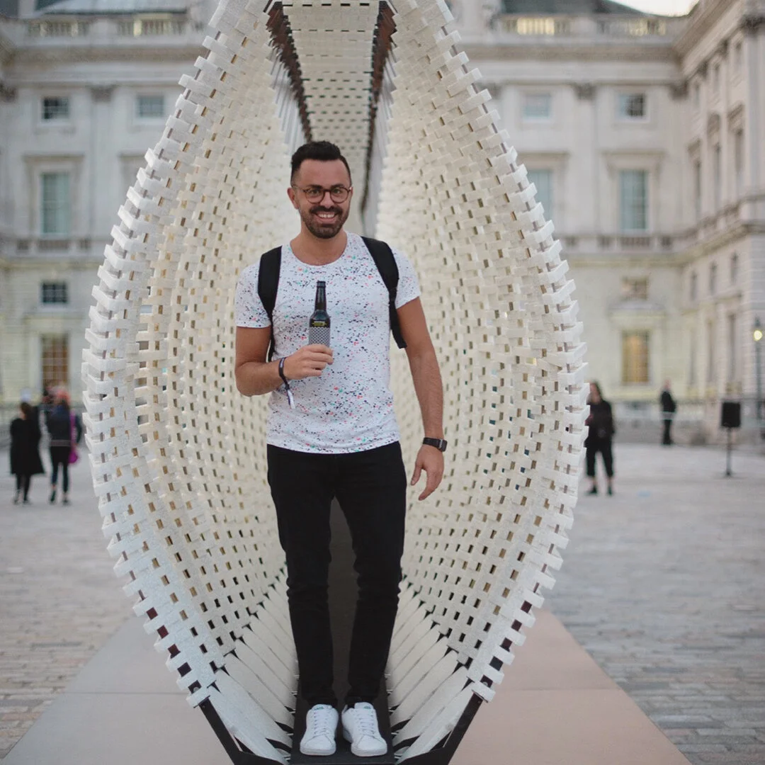 👏🍻THANKS TO #londondesignbiennale2018 FOR HAVING ABOVE BRAND BEER @somersethouse 🍻🕺🏽 Nothing goes better than Art and organic beer 🙂 Above Brand is all about sustainability, migration, pollution, energy, cities, and social equality as the @lond