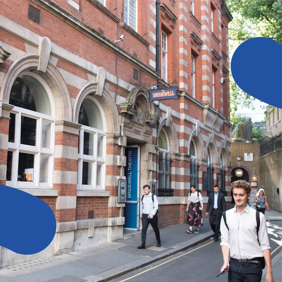 🍻🎟 ABOVE BRAND AND BRIDEWELL THEATRE @ ST.BRIDE FOUNDATION 🎟🍻 Come at Blackfriars to watch and amazing theatre show and drink an Above Brand beer @sbfvenue . From the 10th to the 28th of July Earthquakes by Mark Bartlatt and Wolf Hall by Hilary M