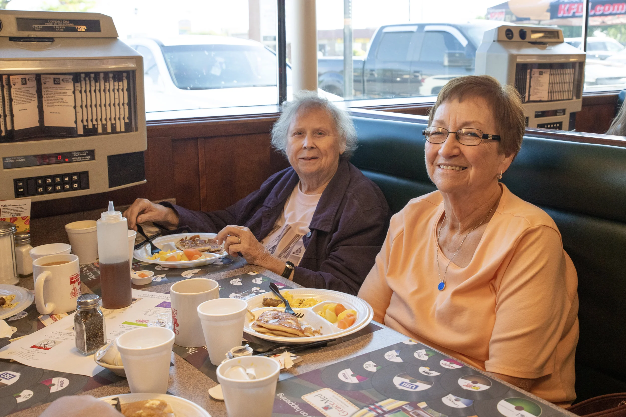 GraceMed Guild Members Marietta Factor (r) and Mary Kentworthy (l)