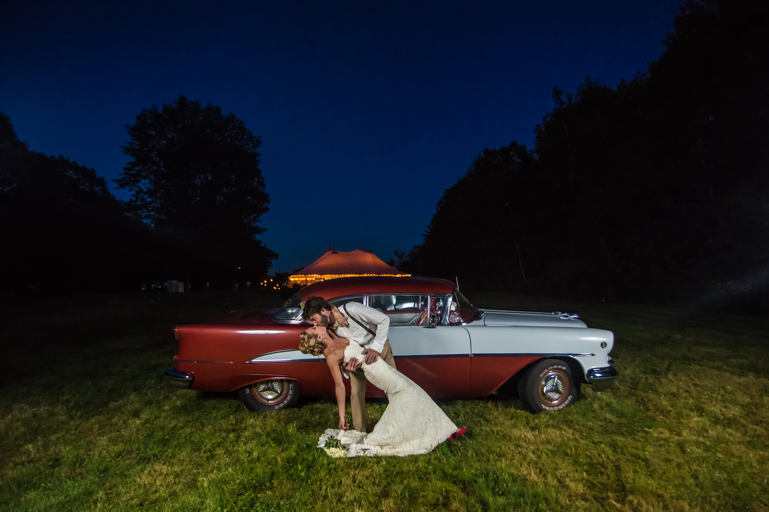 kiss wedding car night .jpg