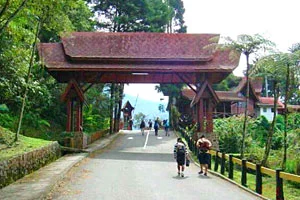 Kinabalu Park Entrance.jpg