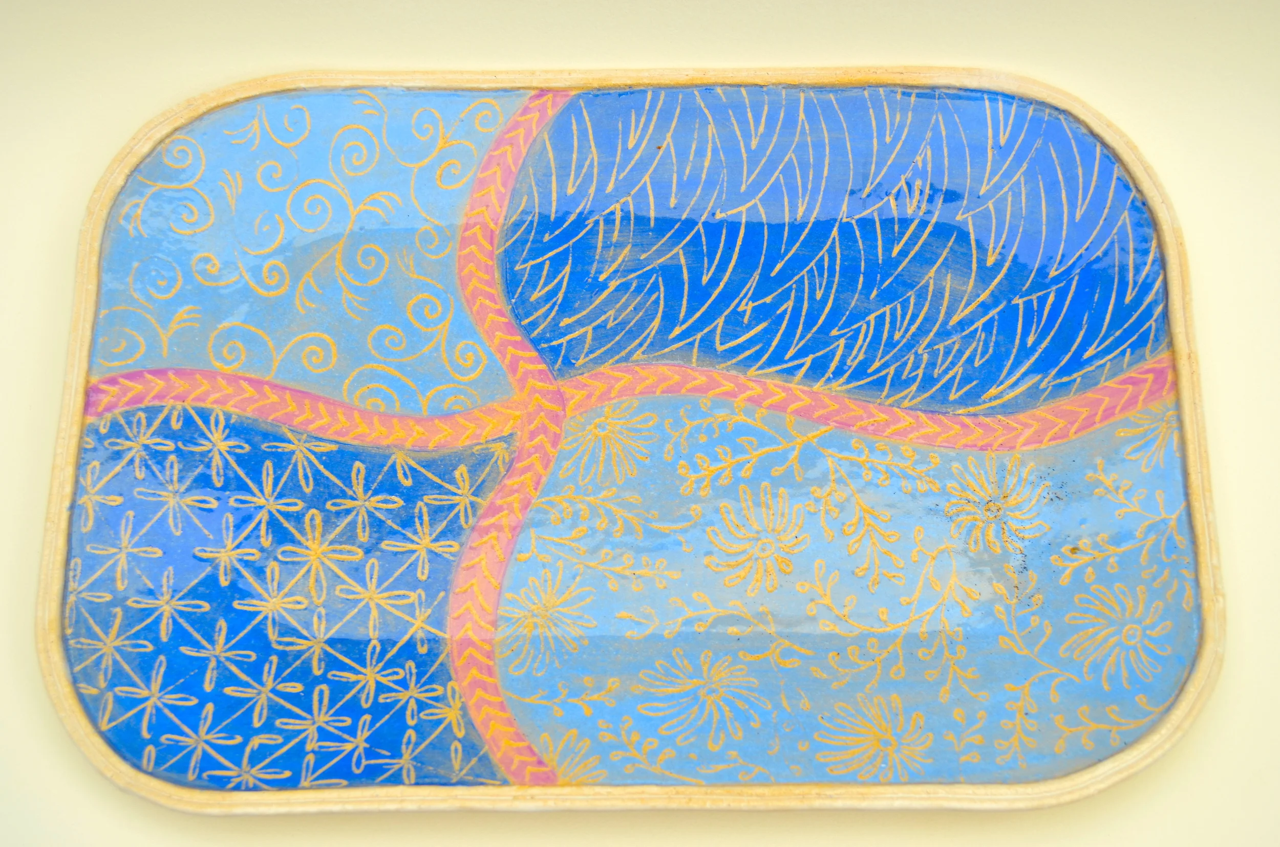 Platter blu quadrants pink & blue 1.JPG