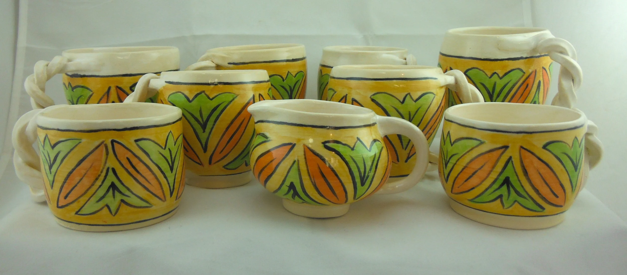 Cups set w:pitcher 4.JPG