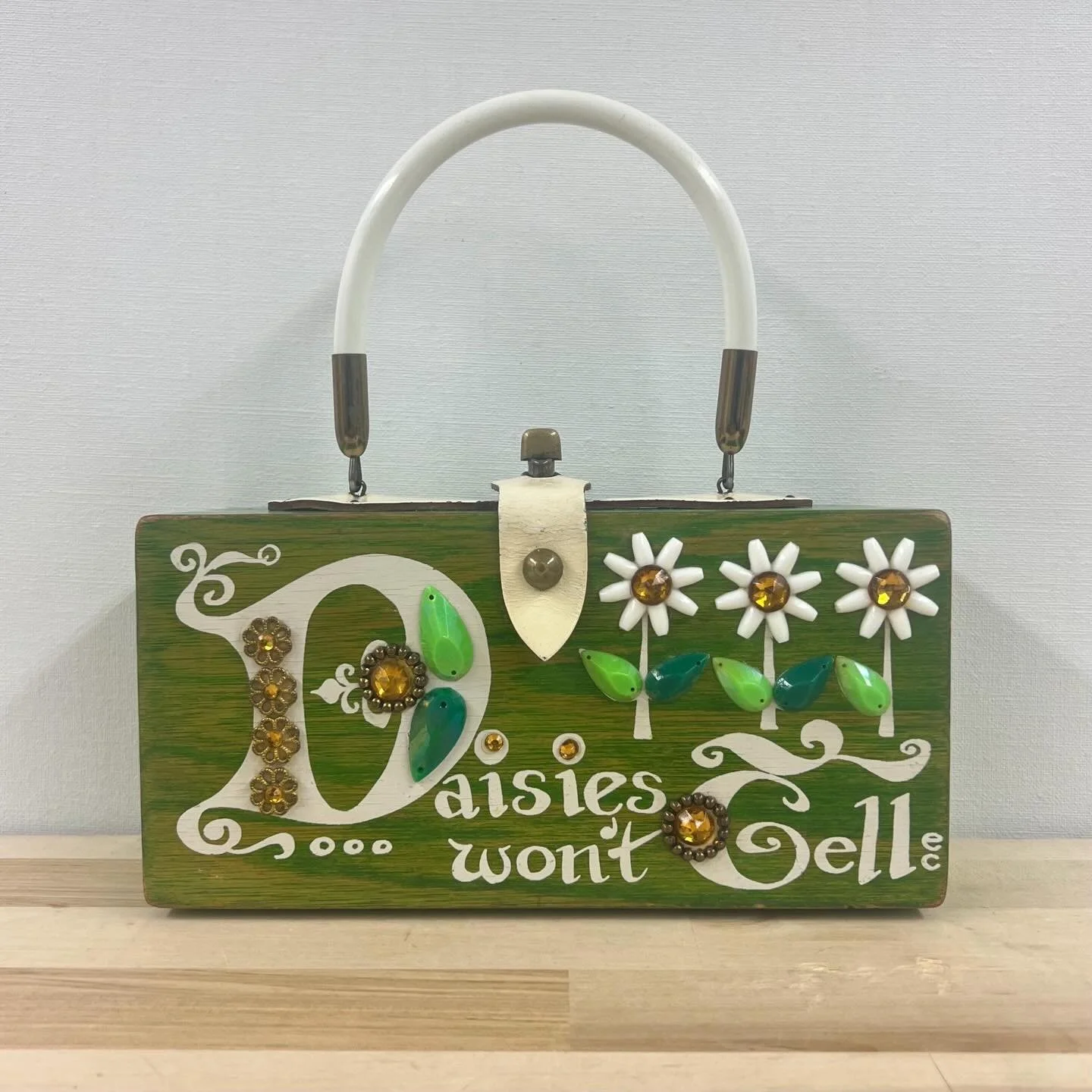 Enid Collins of Texas 1972 DAISIES WON&rsquo;T TELL box bag.  https://findingenidwithlove.etsy.com/listing/4448970999
