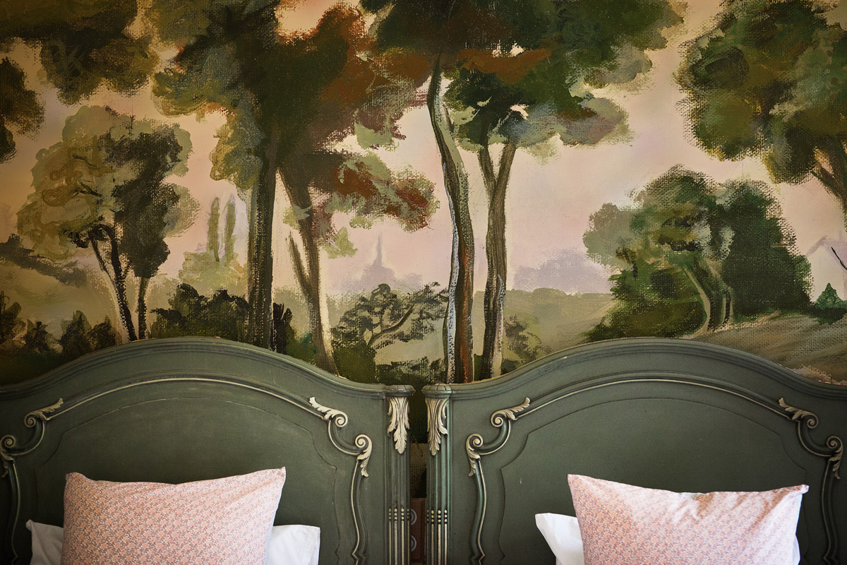 WEB_TRIANON_VICTORIAN_BED__551386240.jpg