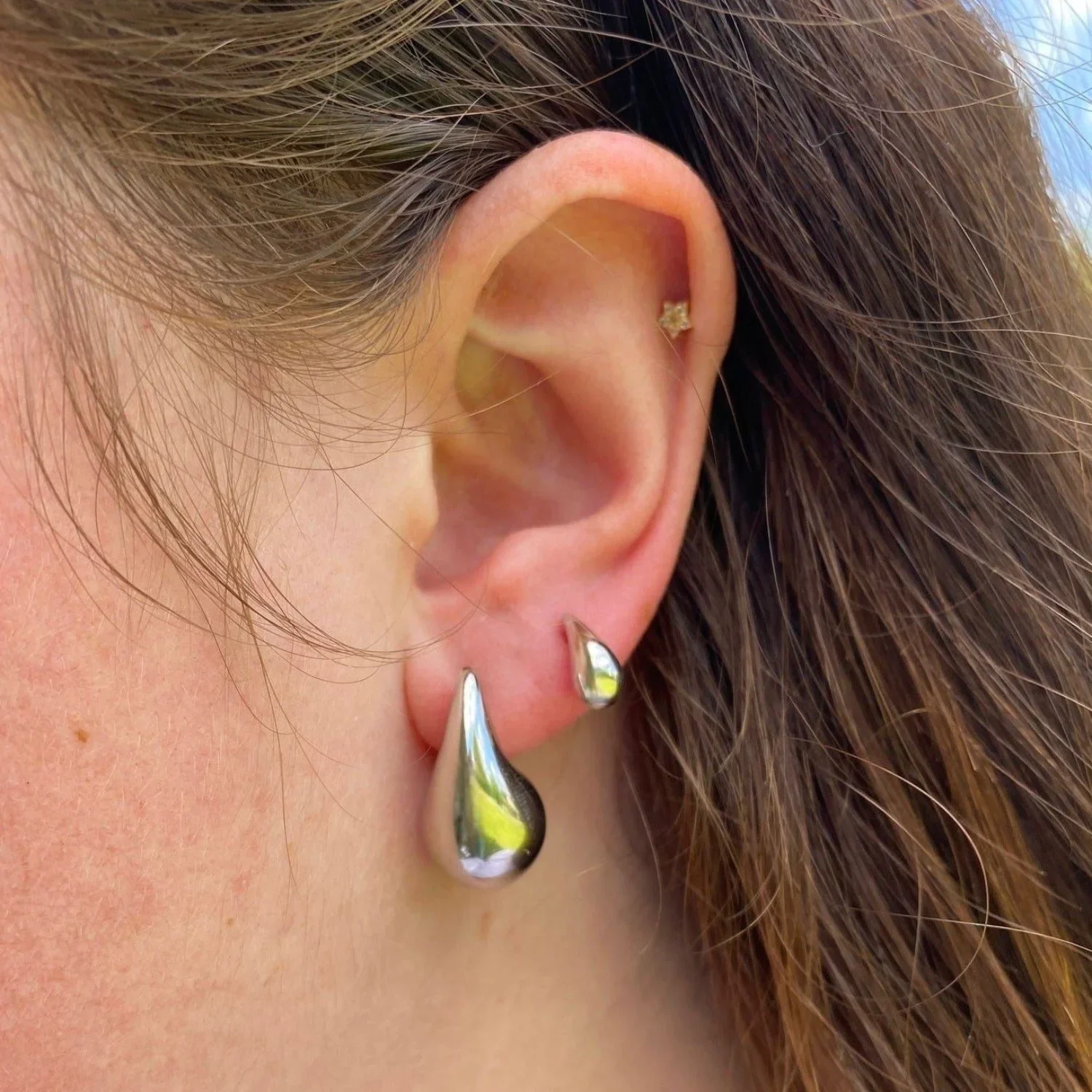 tear-drop-stud-earrings-395273.webp
