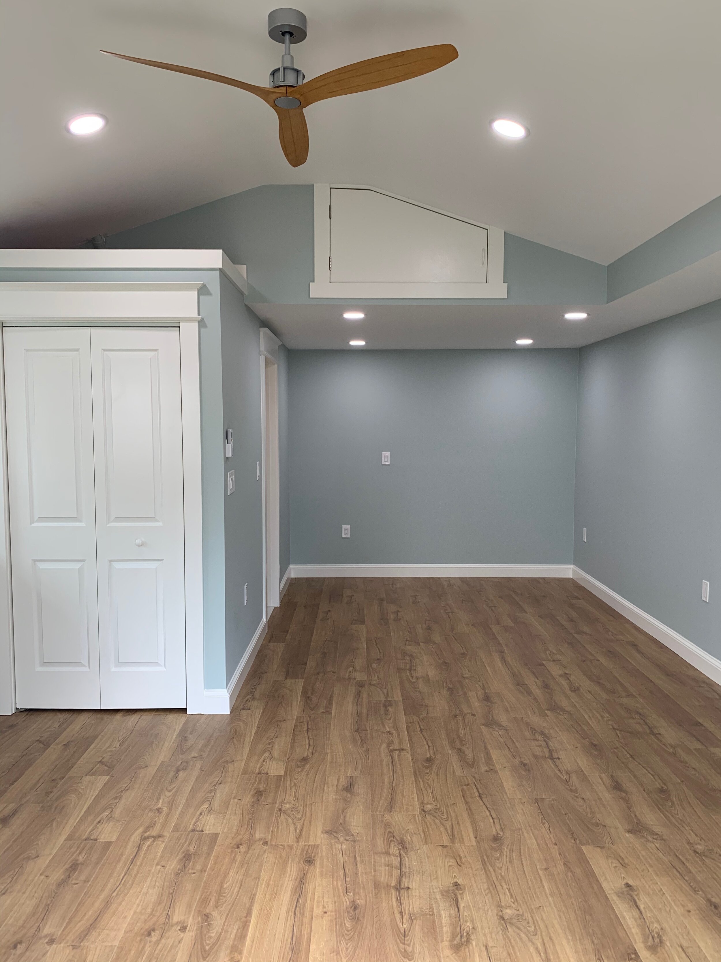  Room Remodeled: Insulation, Floors, Lights, Drywall, and Paint 