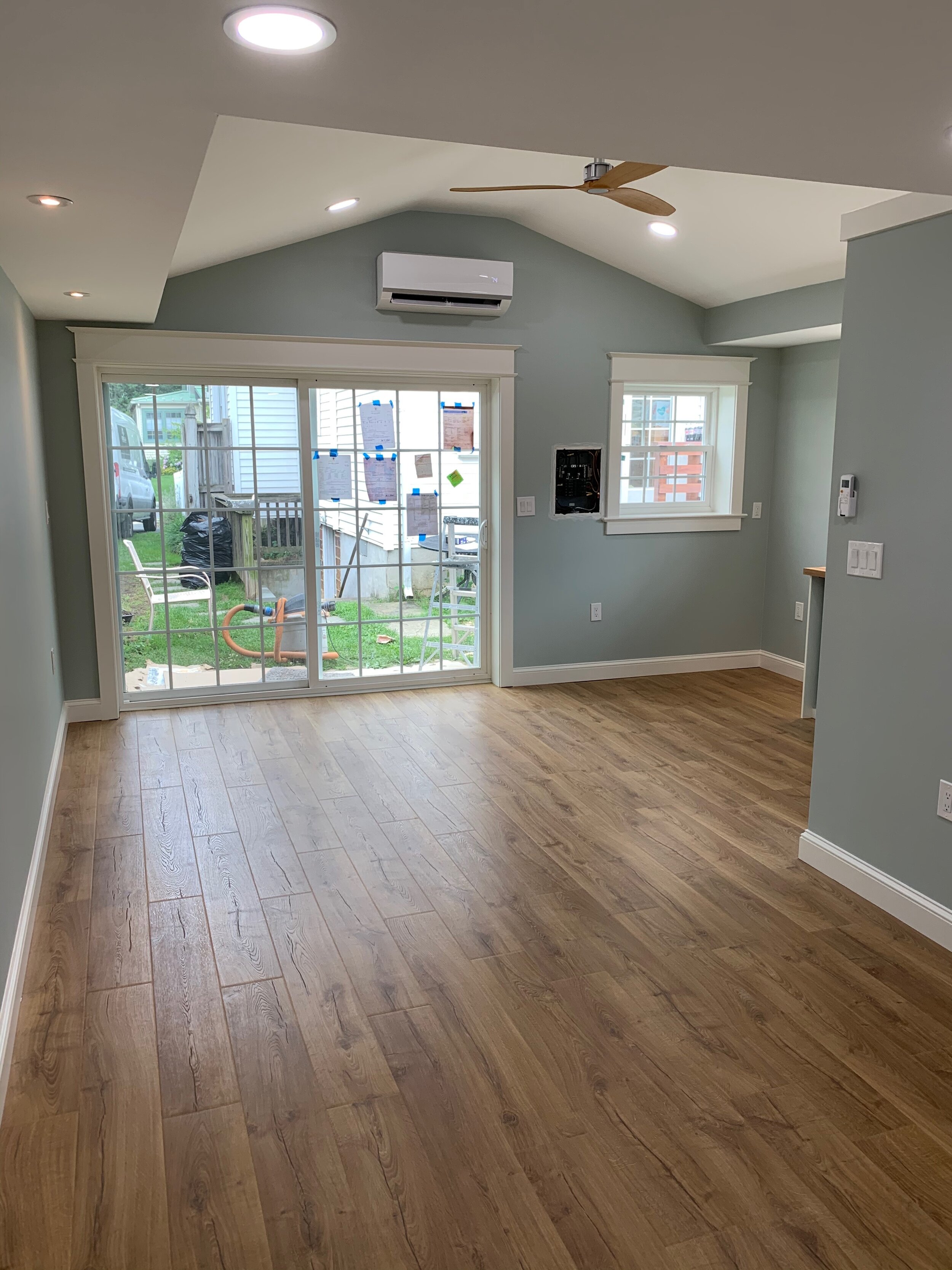  Room Remodeled: Insulation, Floors, Lights, Drywall, and Paint 