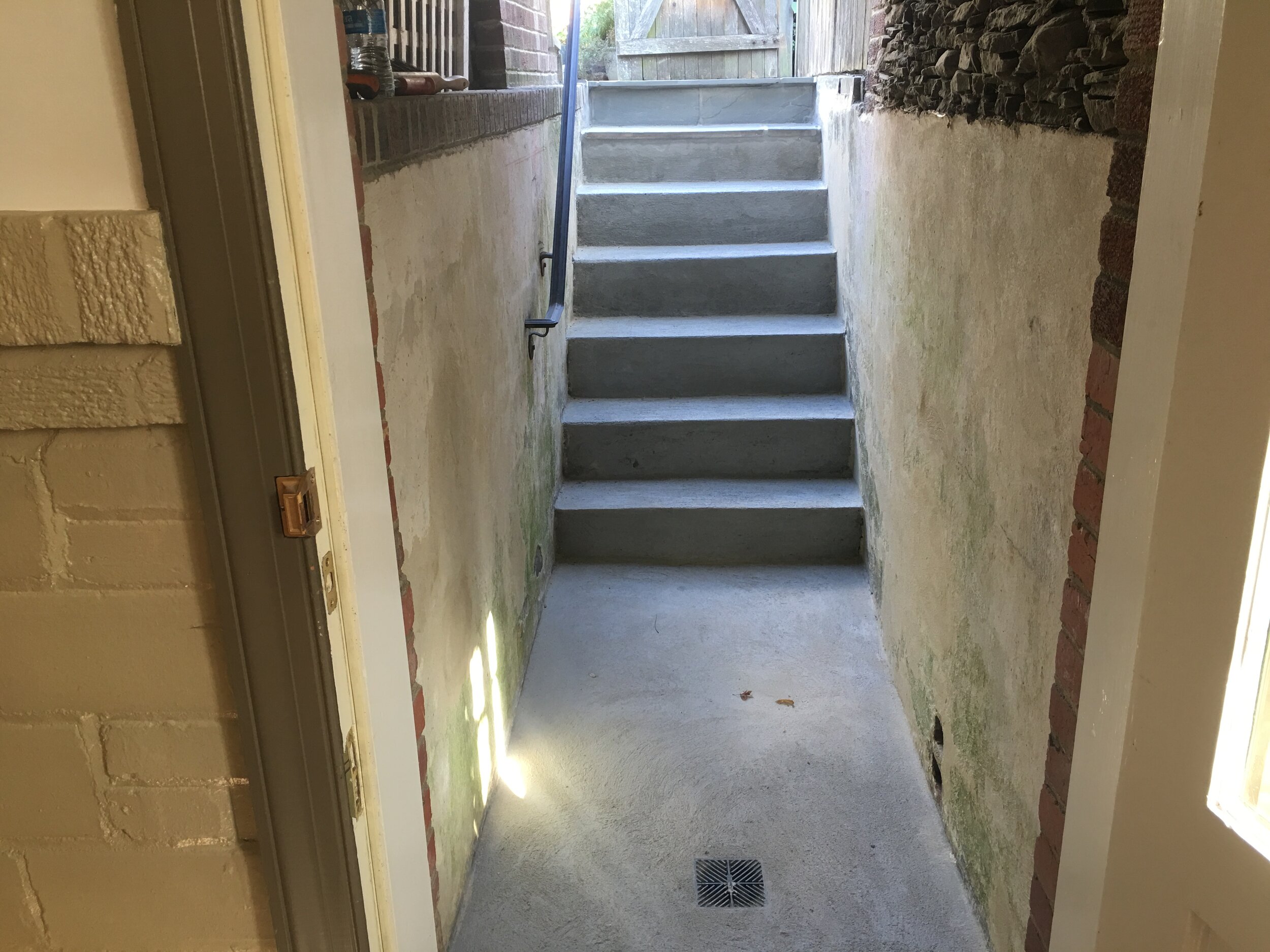  Concrete Basement Entryway Stairs with Drainage System 