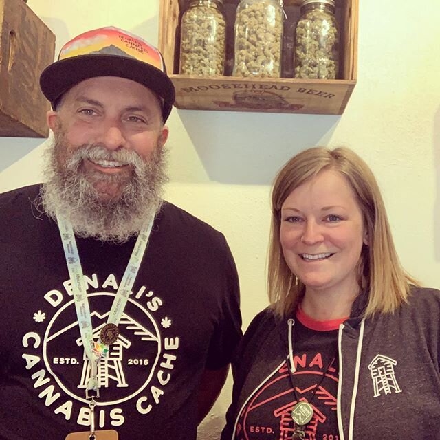 O P E N ! ! !  Abby &amp; GRiZ (and Rubin, of course🐾) are there &amp; psyched to see ya and hook ya up with all the sweet deals 😆🌿💫 Open til 7pm 💚 &bull;
&bull;
&bull;
#nowopen #420 #denaliscache #ganjalove #cannabis #cannabiscommunity #flower 