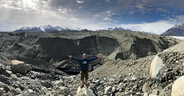 Sending y&rsquo;all a virtual hug from the Far North 🤗 Times sure are weird &amp; scary right now but there is still so much love and beauty. Take the time to notice it ✨ &bull;
&bull;
&bull;
📷: @tiff_an_i #optoutside #pause #takethetime #love #hea