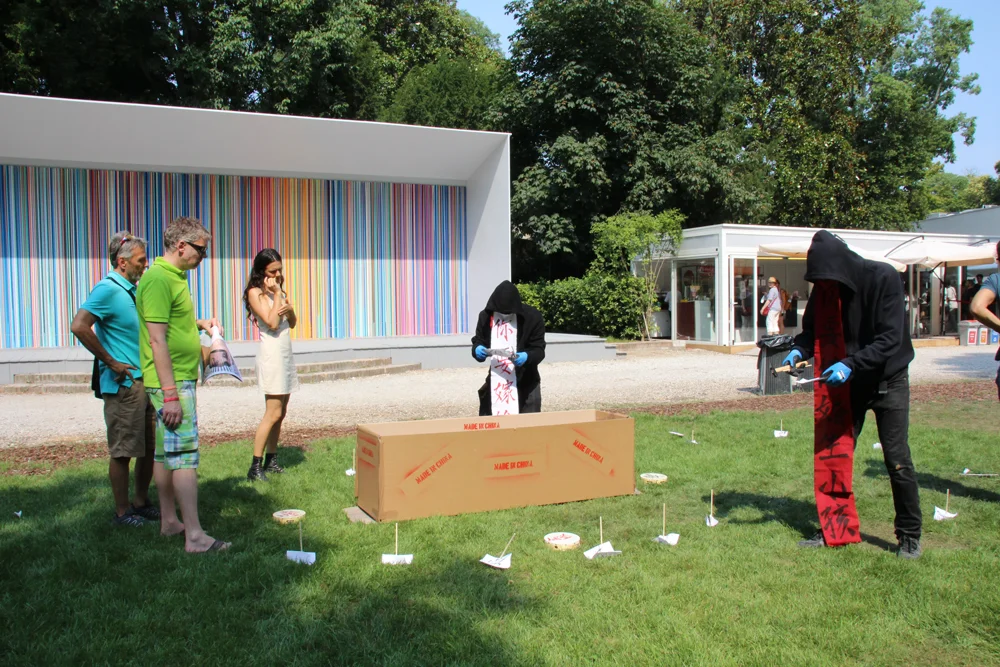 Biagini,-Gianluigi,-7,-MADE-TO-DIE-IN-CHINA-(Venice-Biennale-2017)-performance-4,-Emanuela-Bianconi.jpg