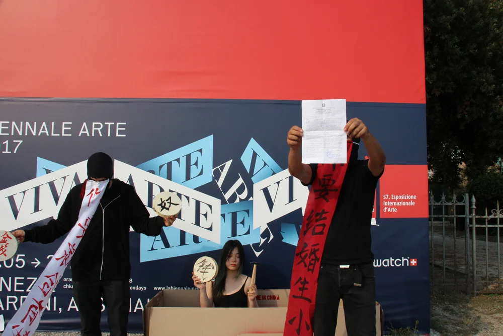 Biagini,-Gianluigi,-10,-MADE-TO-DIE-IN-CHINA-(Venice-Biennale-2017)-performance-7,-Emanuela-Bianconi.jpg