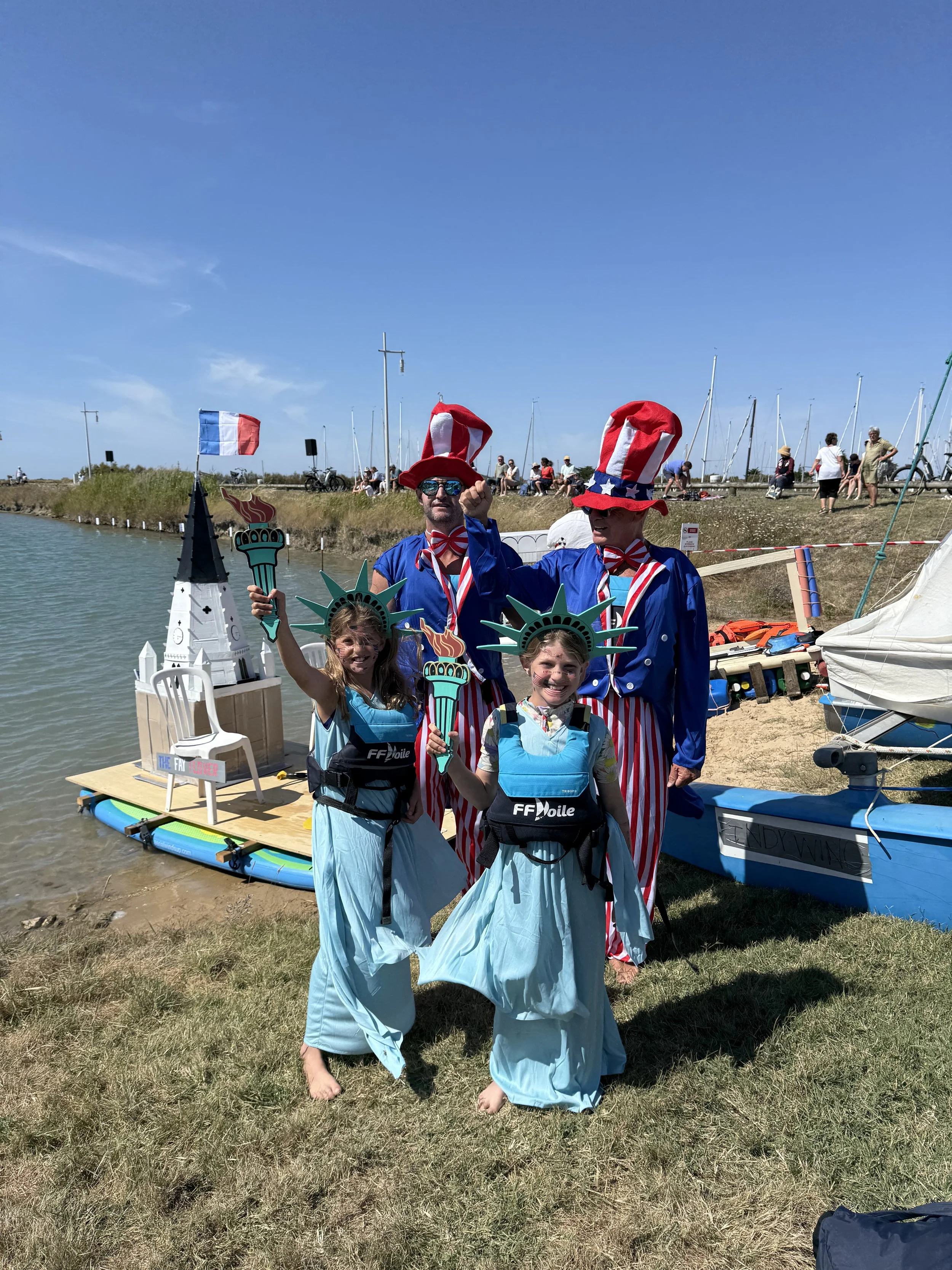 Parade des O.bjetsF.lottantsN.onI.dentifiés August 3rd 2025 in Ars en Ré