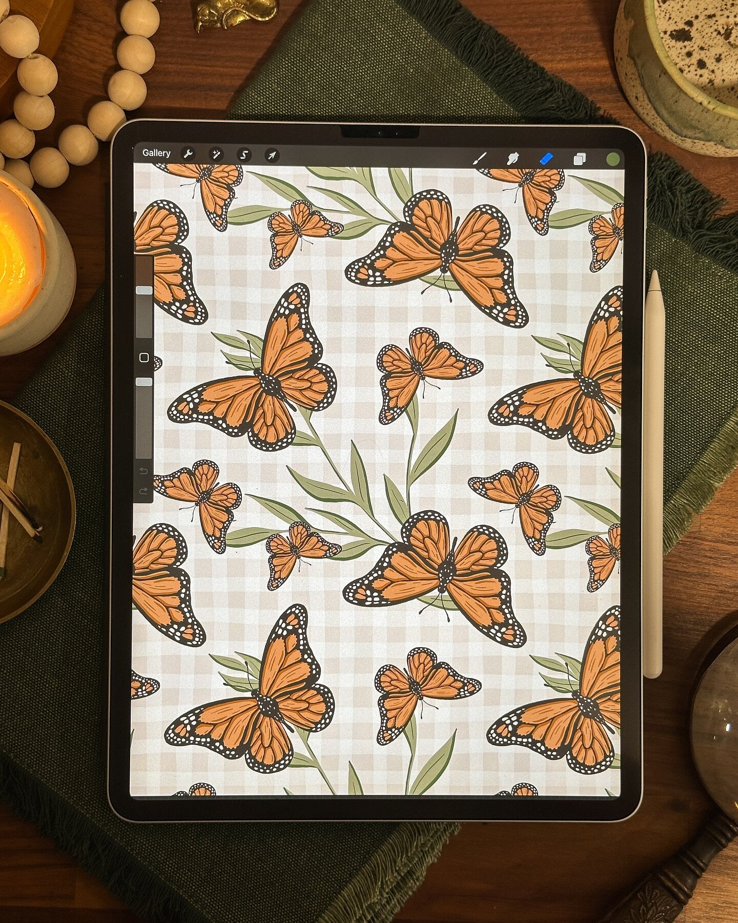 Feeling fluttery 🌿
#SurfacePatternDesign