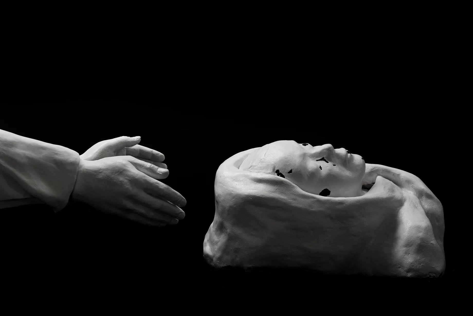 After (Mother / Child). 2017. Acrylic resin, gypsum.