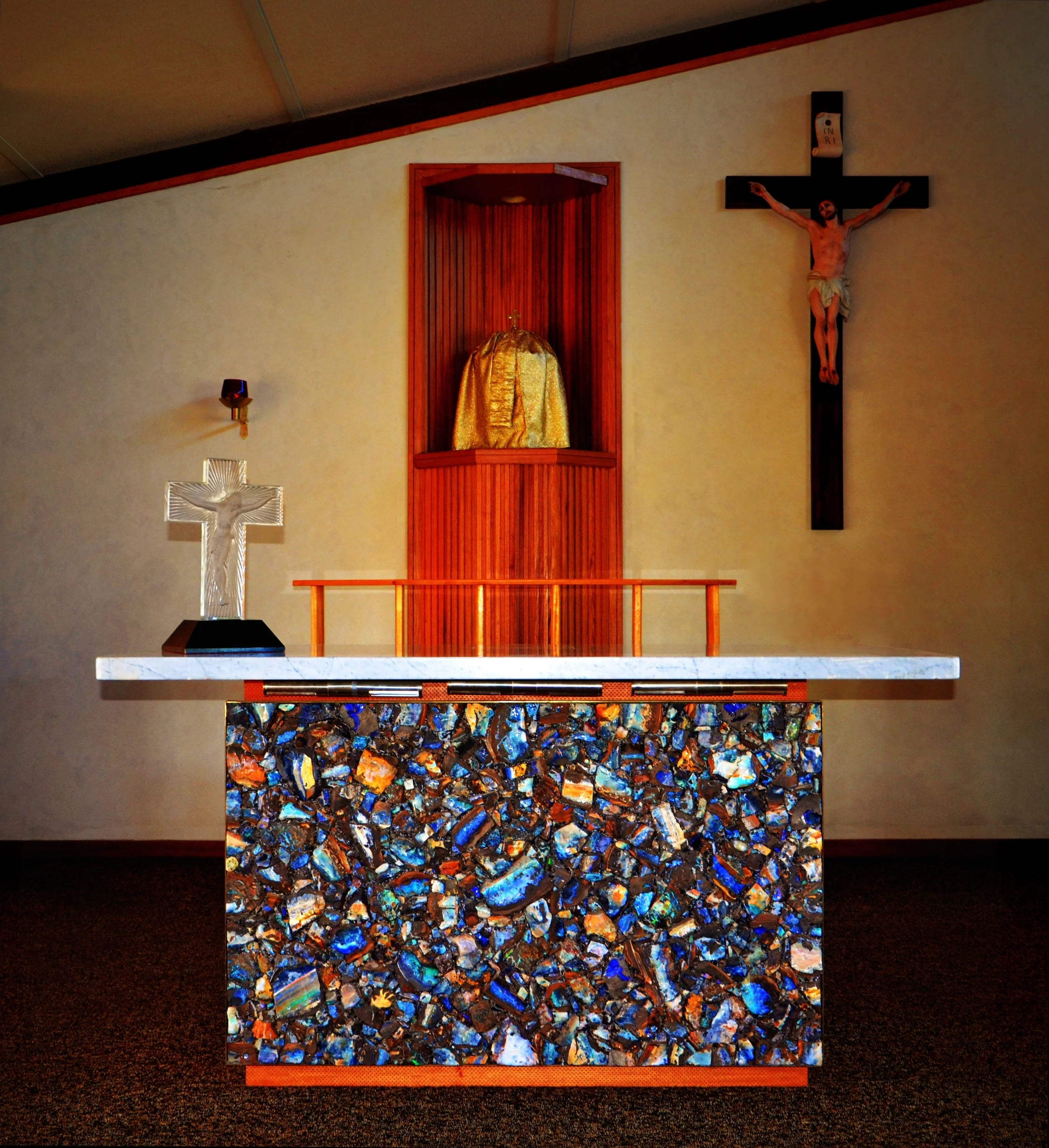 Opal Altar Quilpie 2.jpg