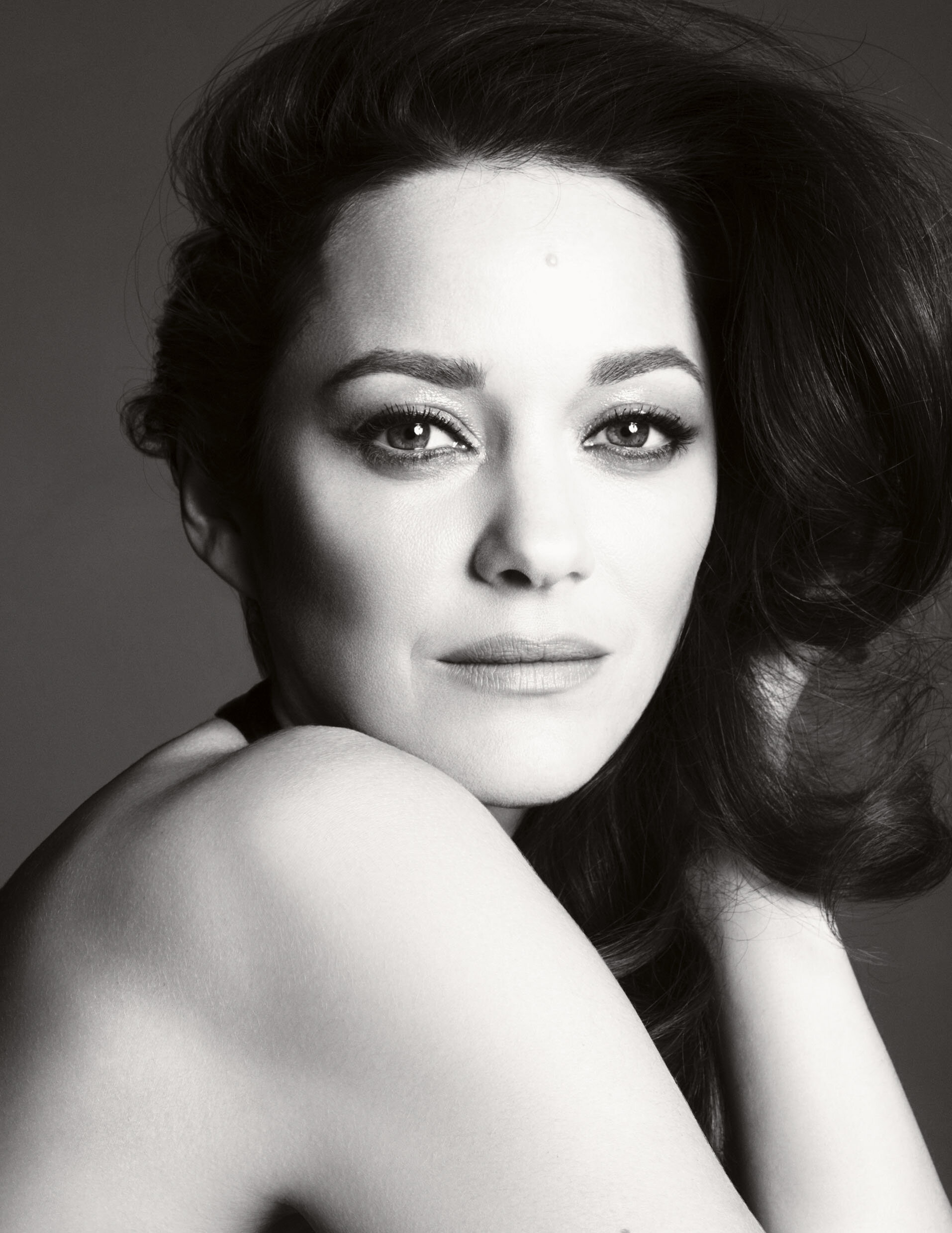 Portrait by Steven Meisel announcing Marion Cotillard as the face of the new advertising campaign for the N°5 fragrance.