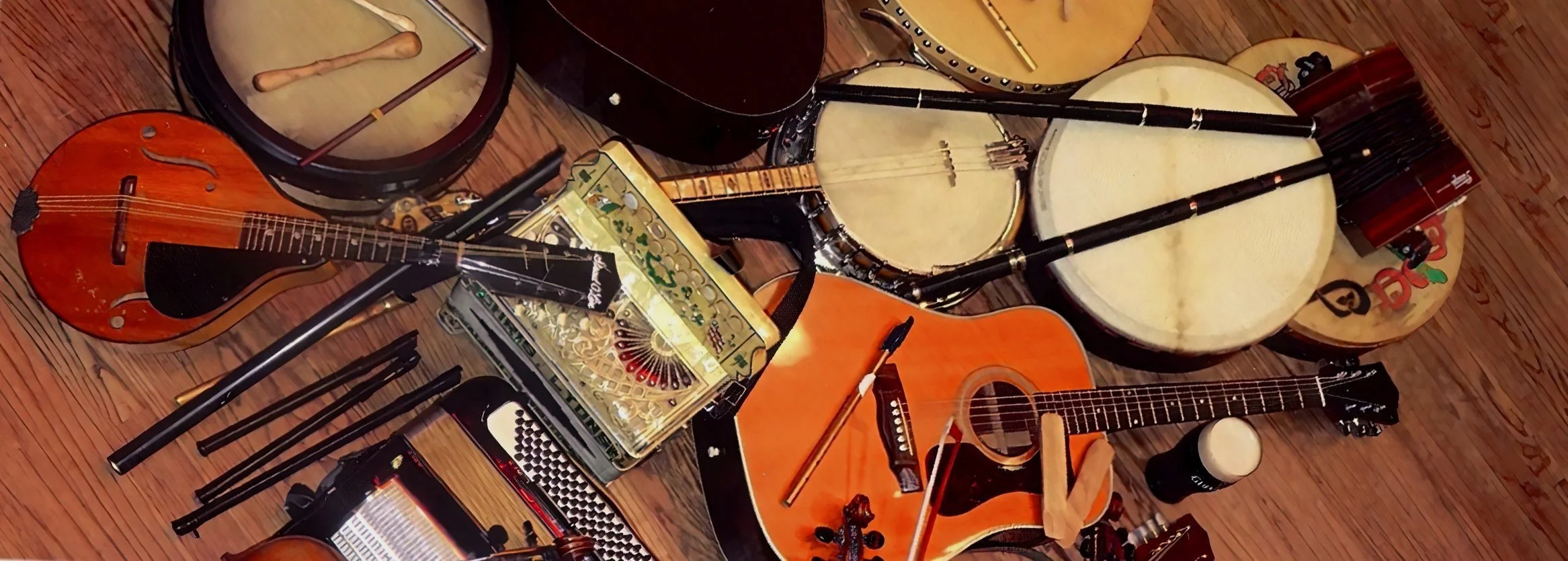 🍀 Tuesdays Unplugged: Traditional Irish Seisiún 🎻 at The Toucan