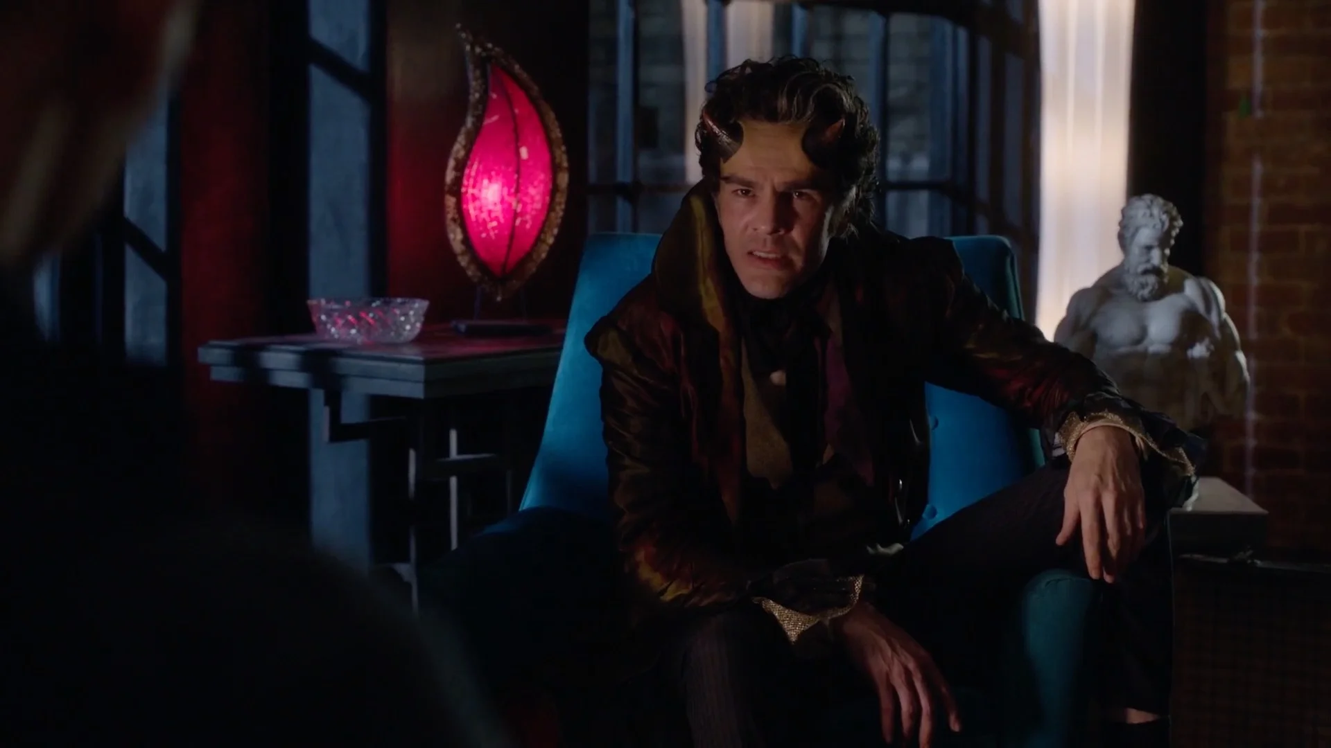 Shadowhunters112-10.jpg